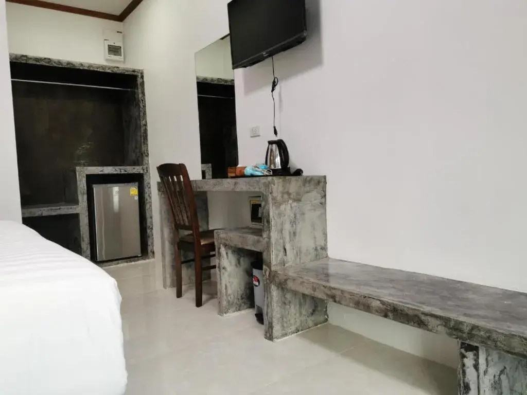 TV/Entertainment Center in Lanta Long Beach Hostels