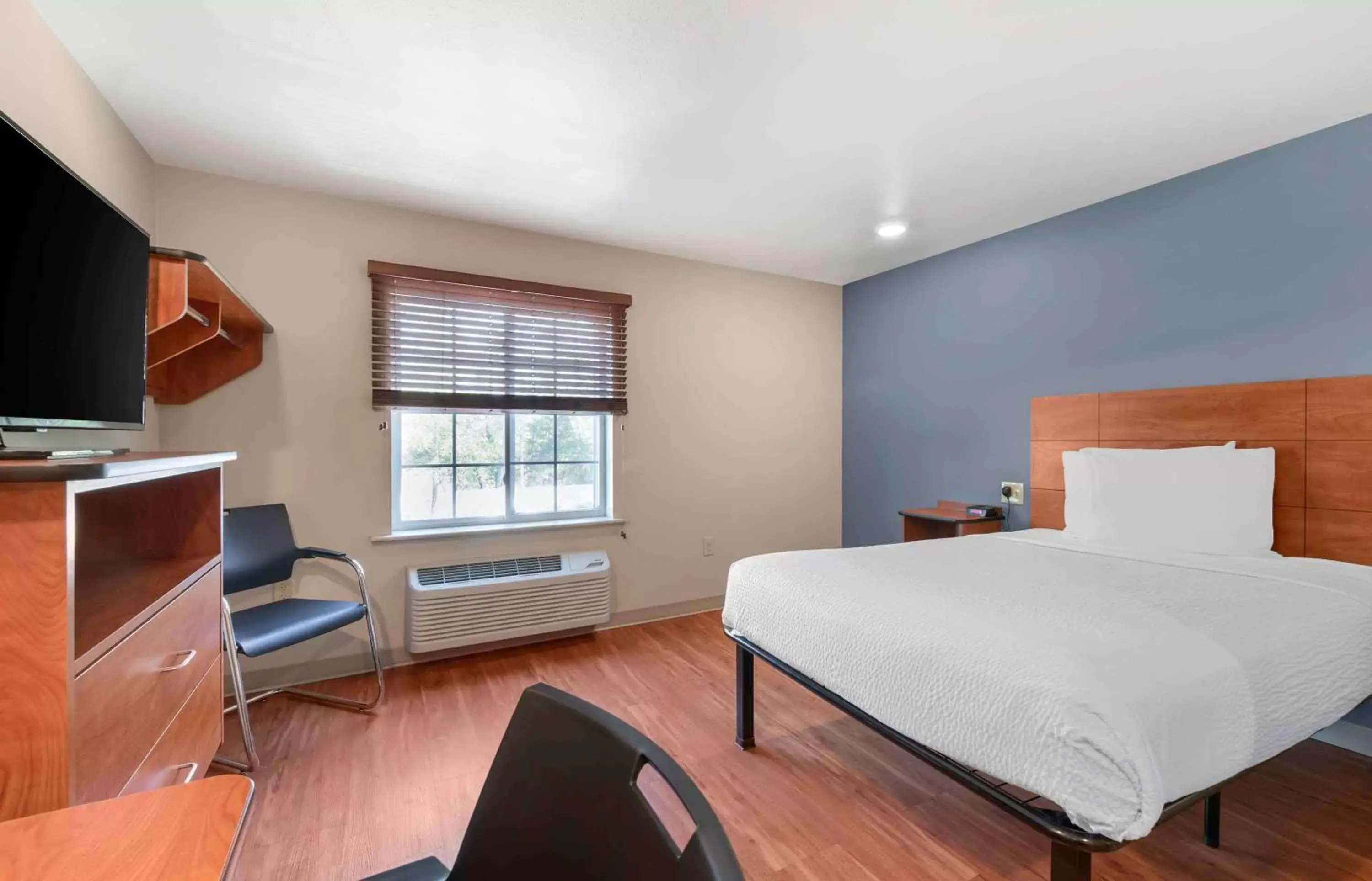 Bedroom in Extended Stay America Select Suites - Gainesville