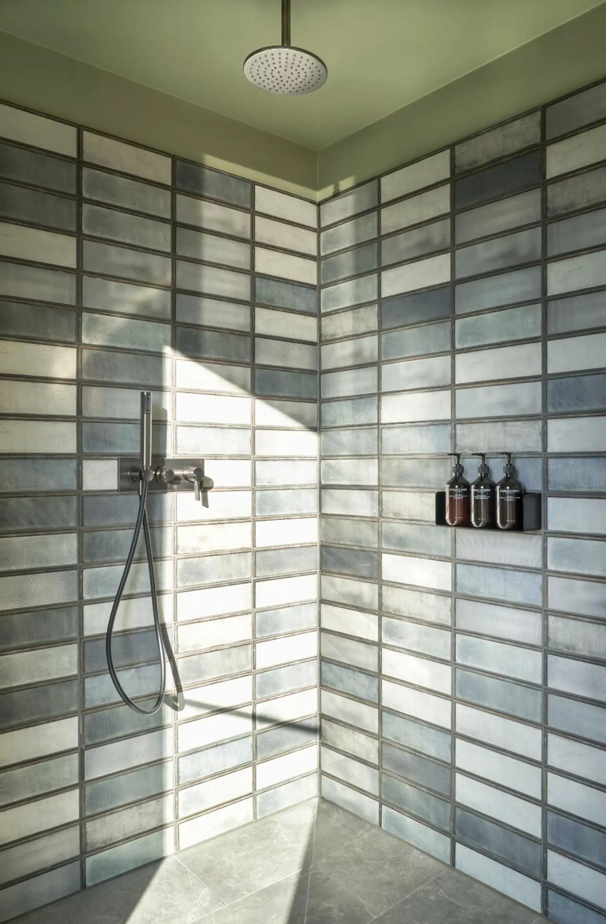 Shower, Bathroom in Gekko House Frankfurt, a Tribute Portfolio Hotel