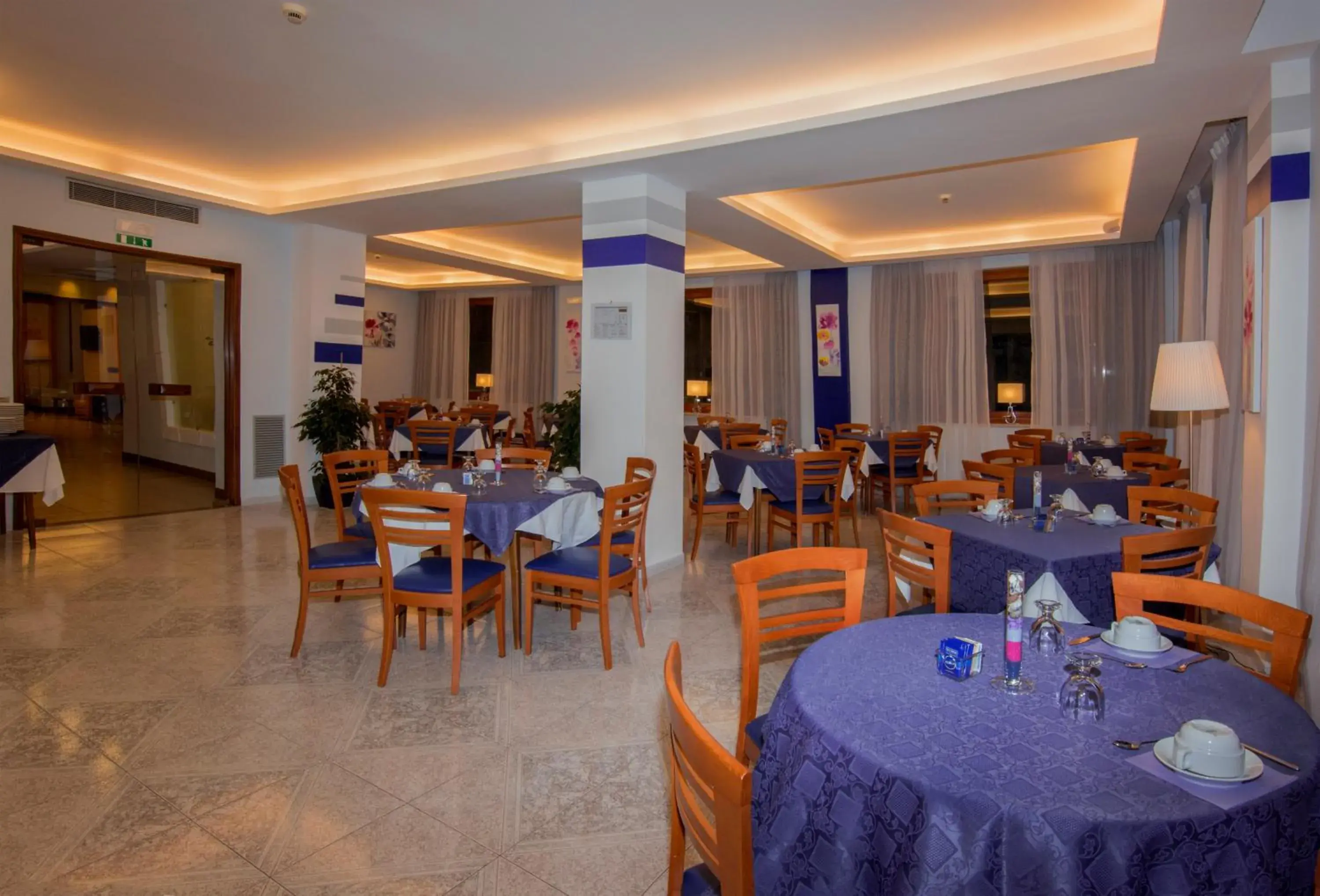 Area and facilities, Restaurant/Places to Eat in Hotel Leone