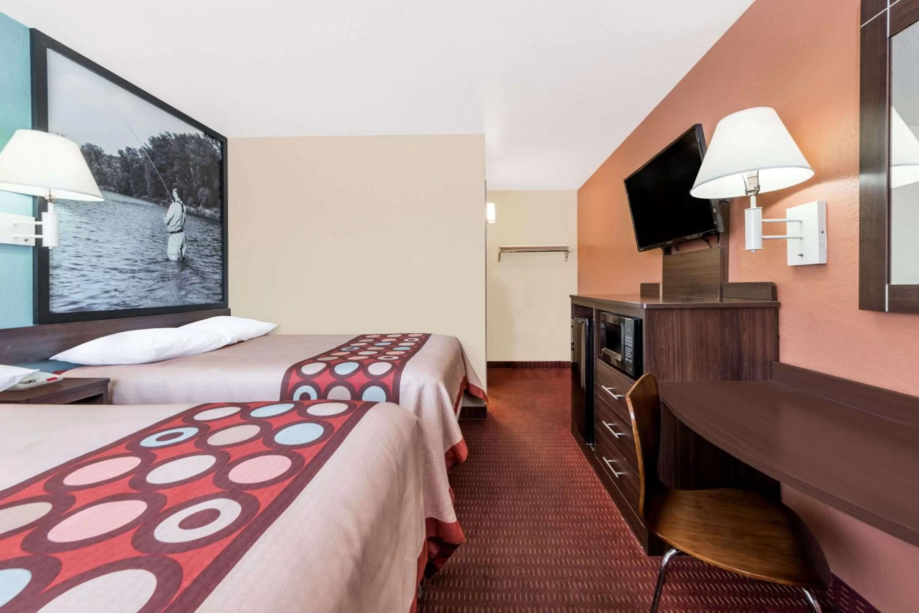 Photo of the whole room, Bed in Super 8 by Wyndham Midwest City OK