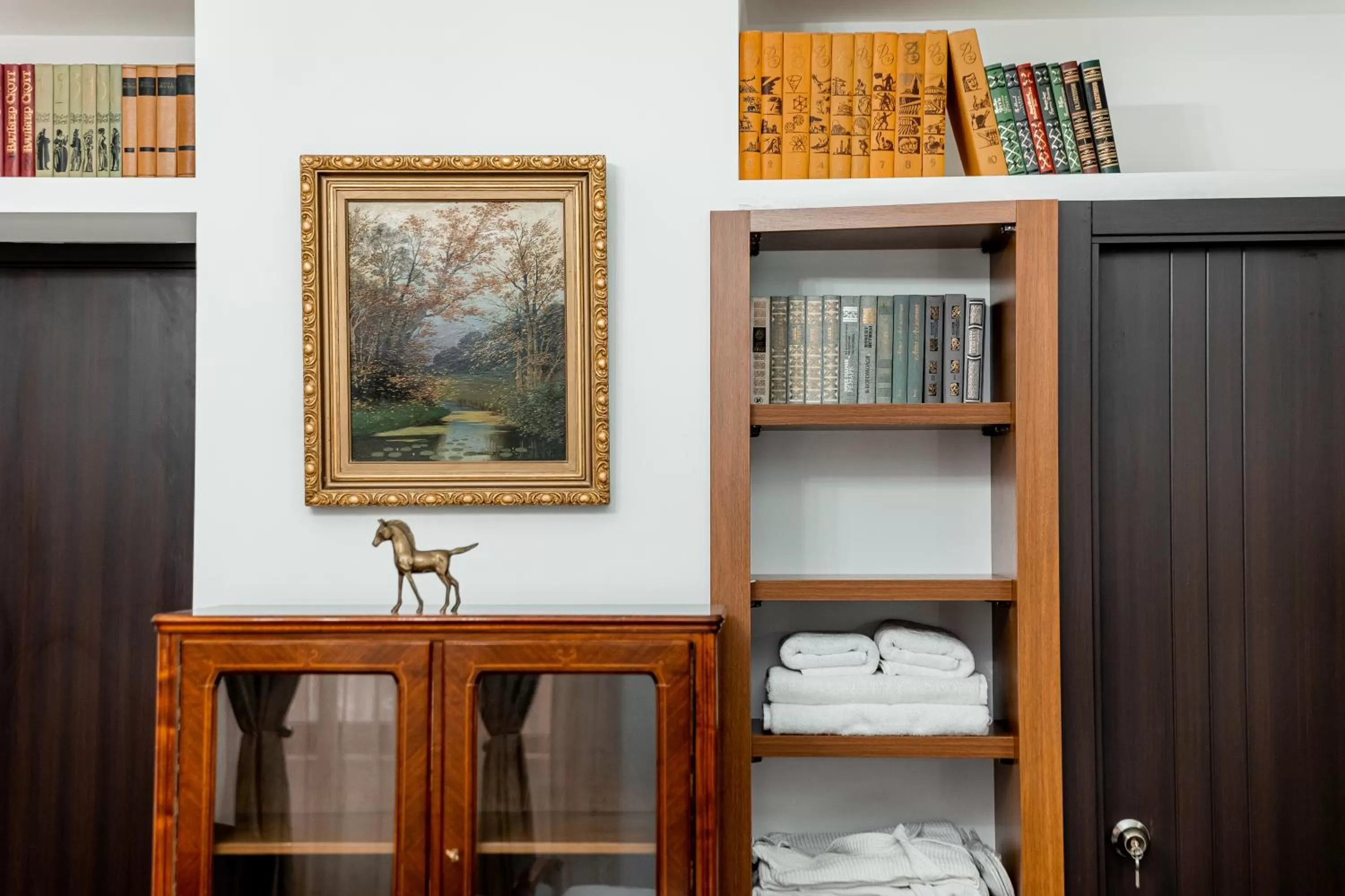 Photo of the whole room in VovaDoma