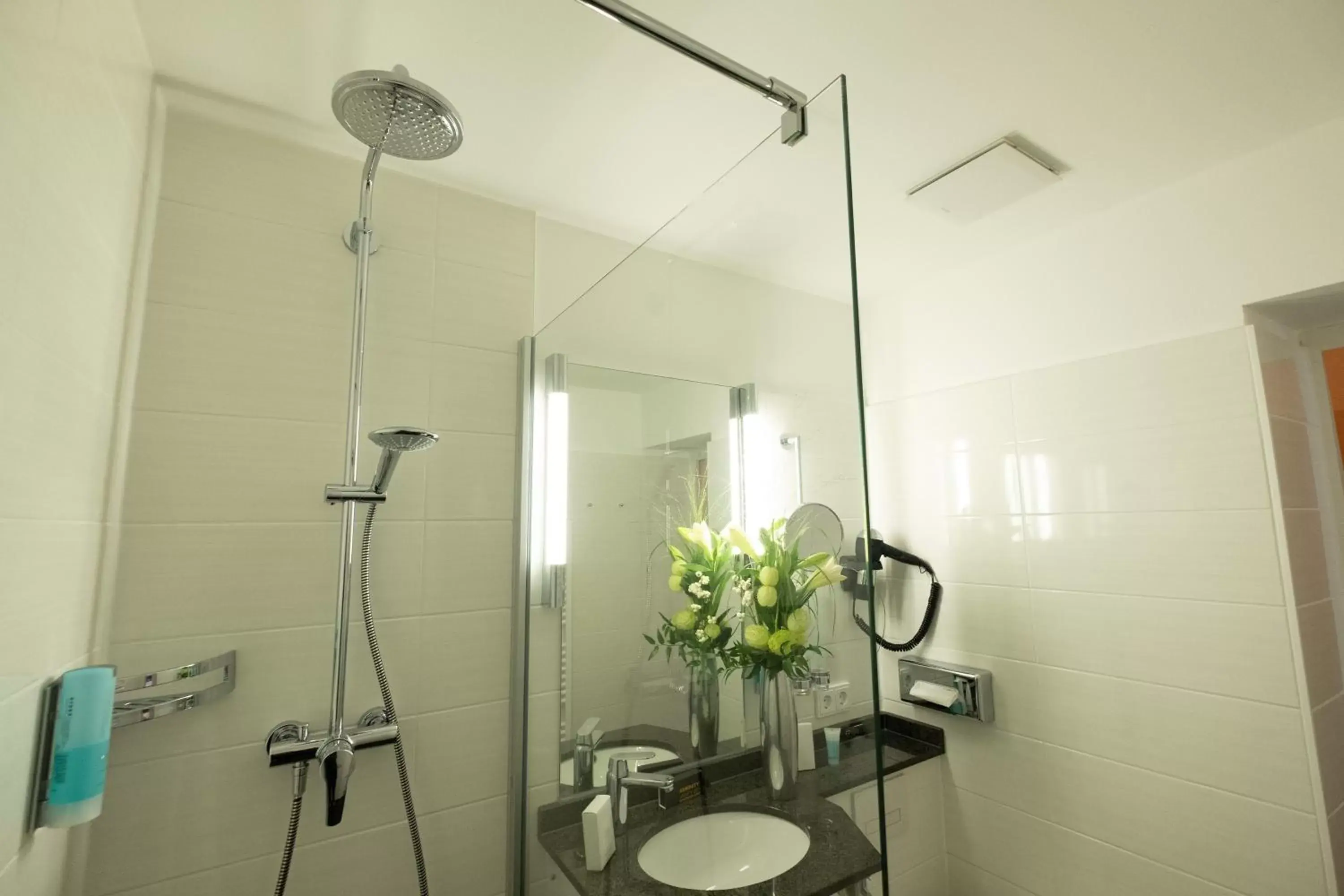 Shower, Bathroom in Concorde Hotel Viktoria