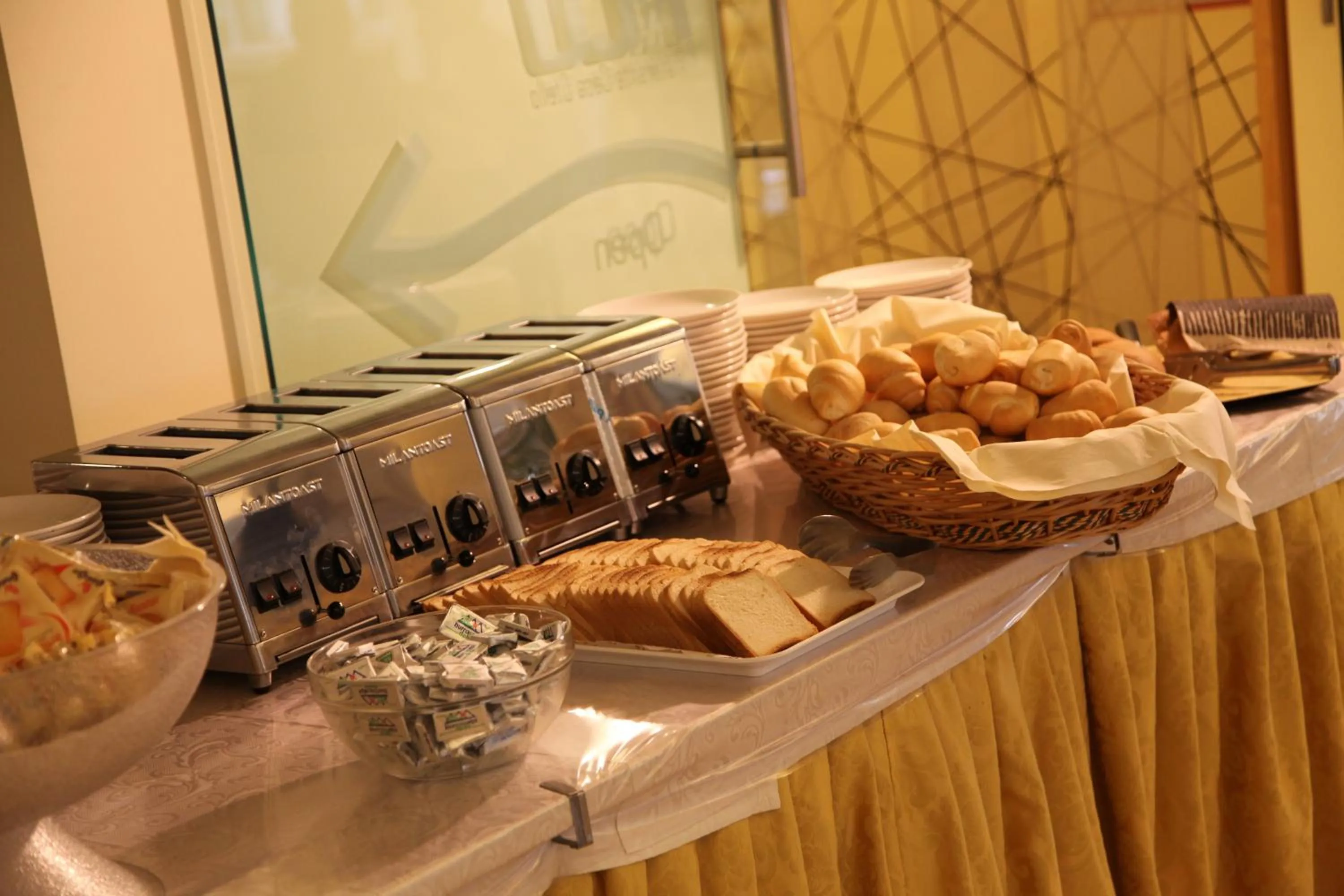 Restaurant/places to eat in Hotel Rivus