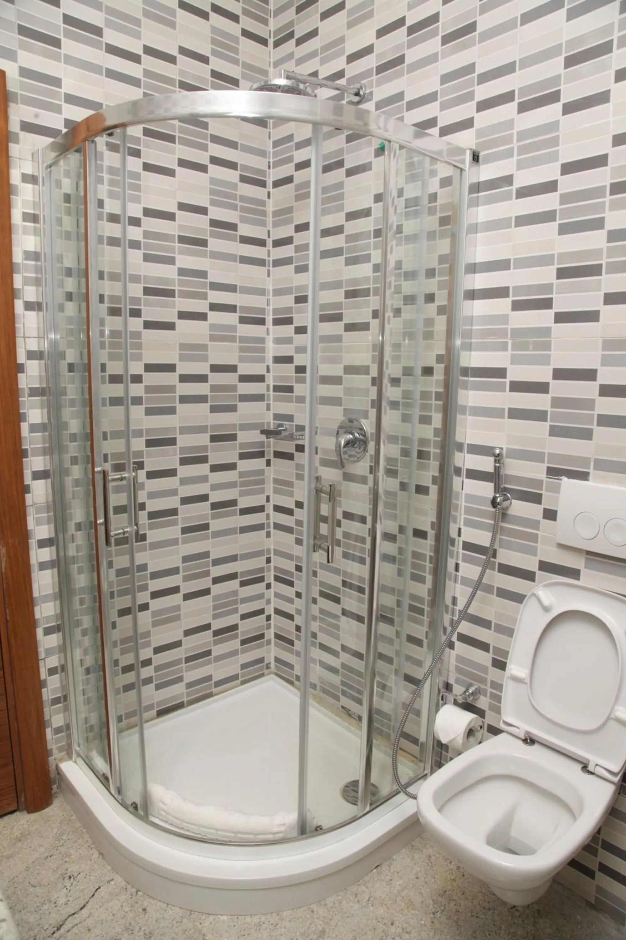 Shower, Bathroom in Swiss International Mabisel Port Harcourt