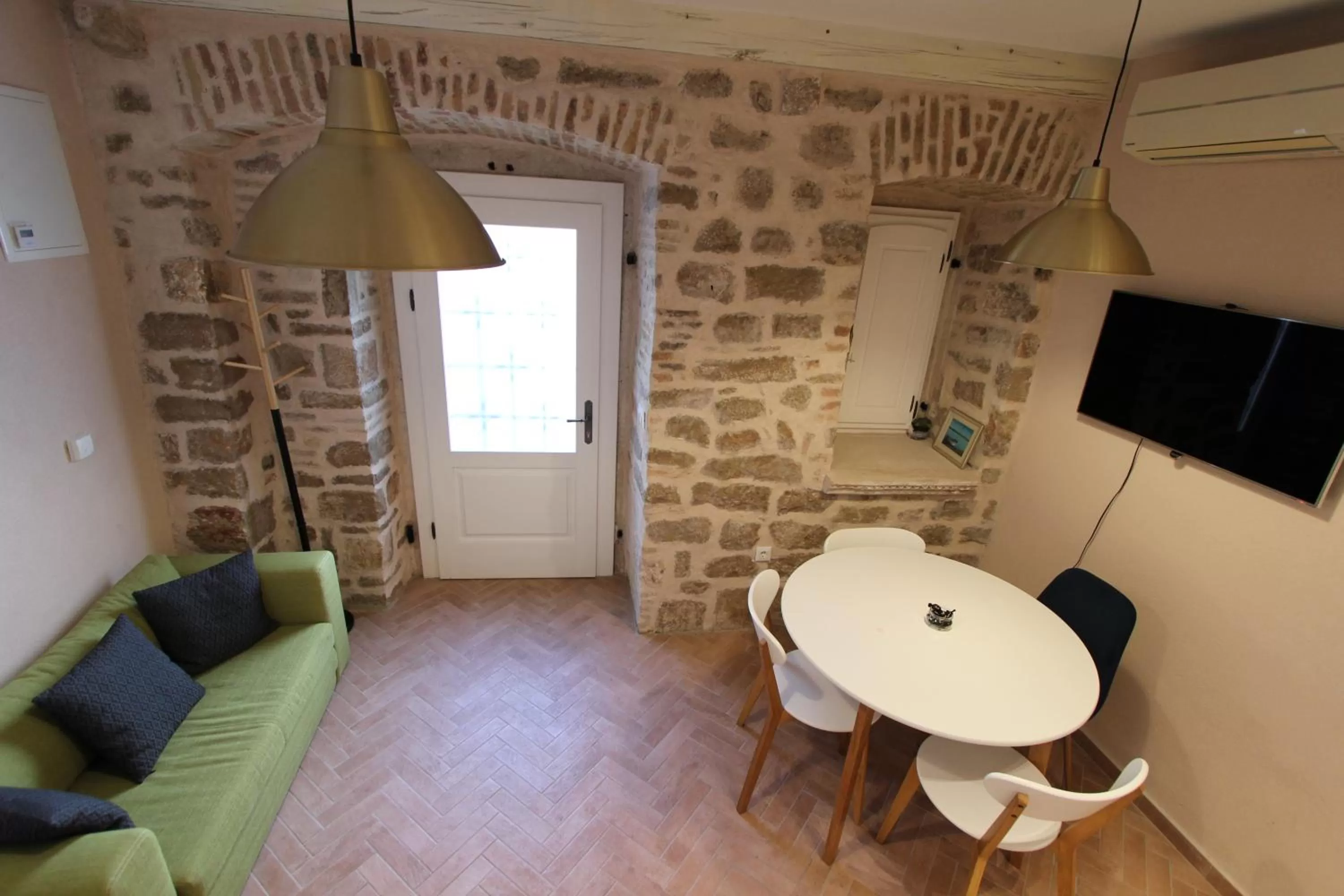 TV and multimedia in Central Apartments Integrated Hotel