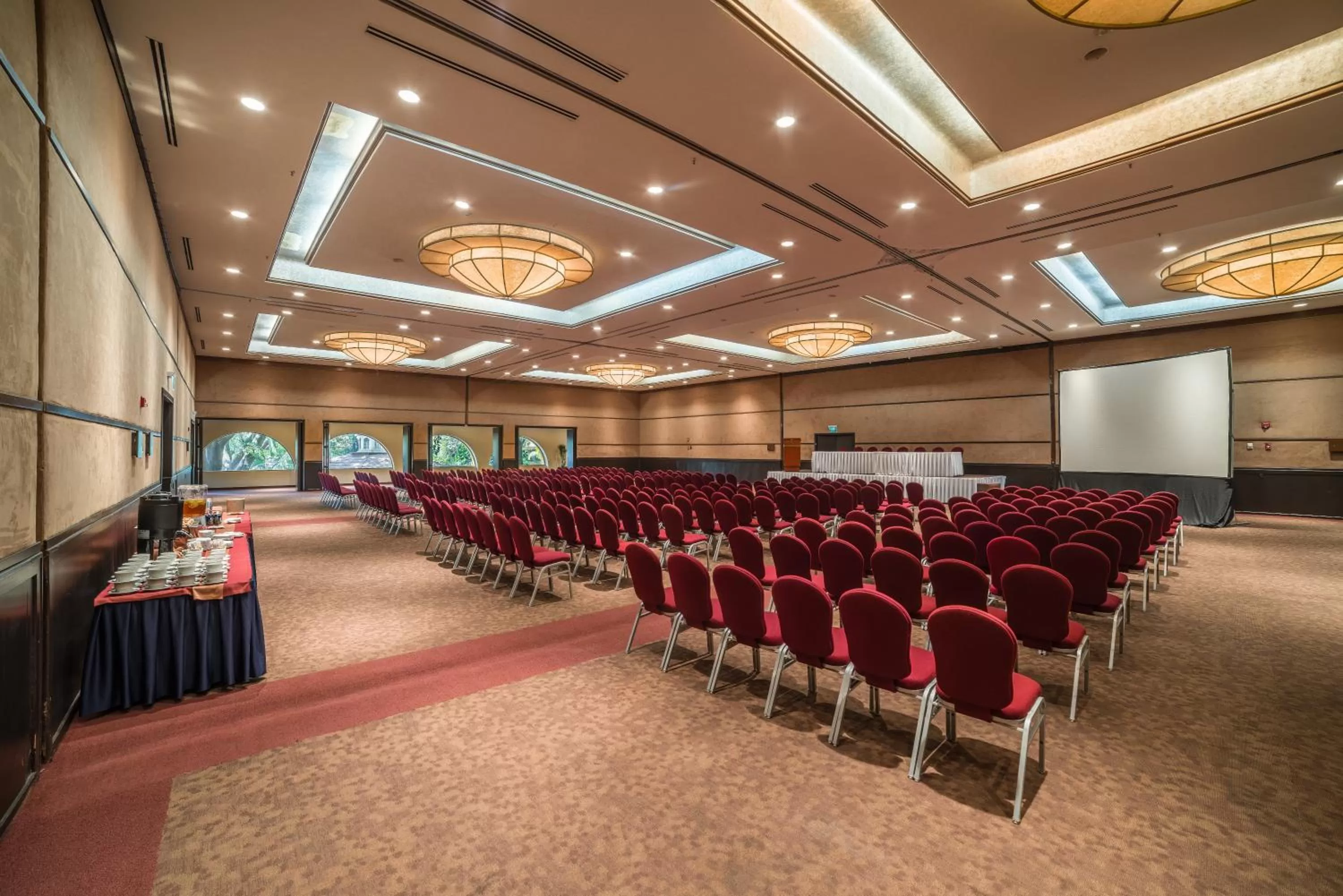 Property building in Holiday Inn Guadalajara Expo Plaza del Sol by IHG