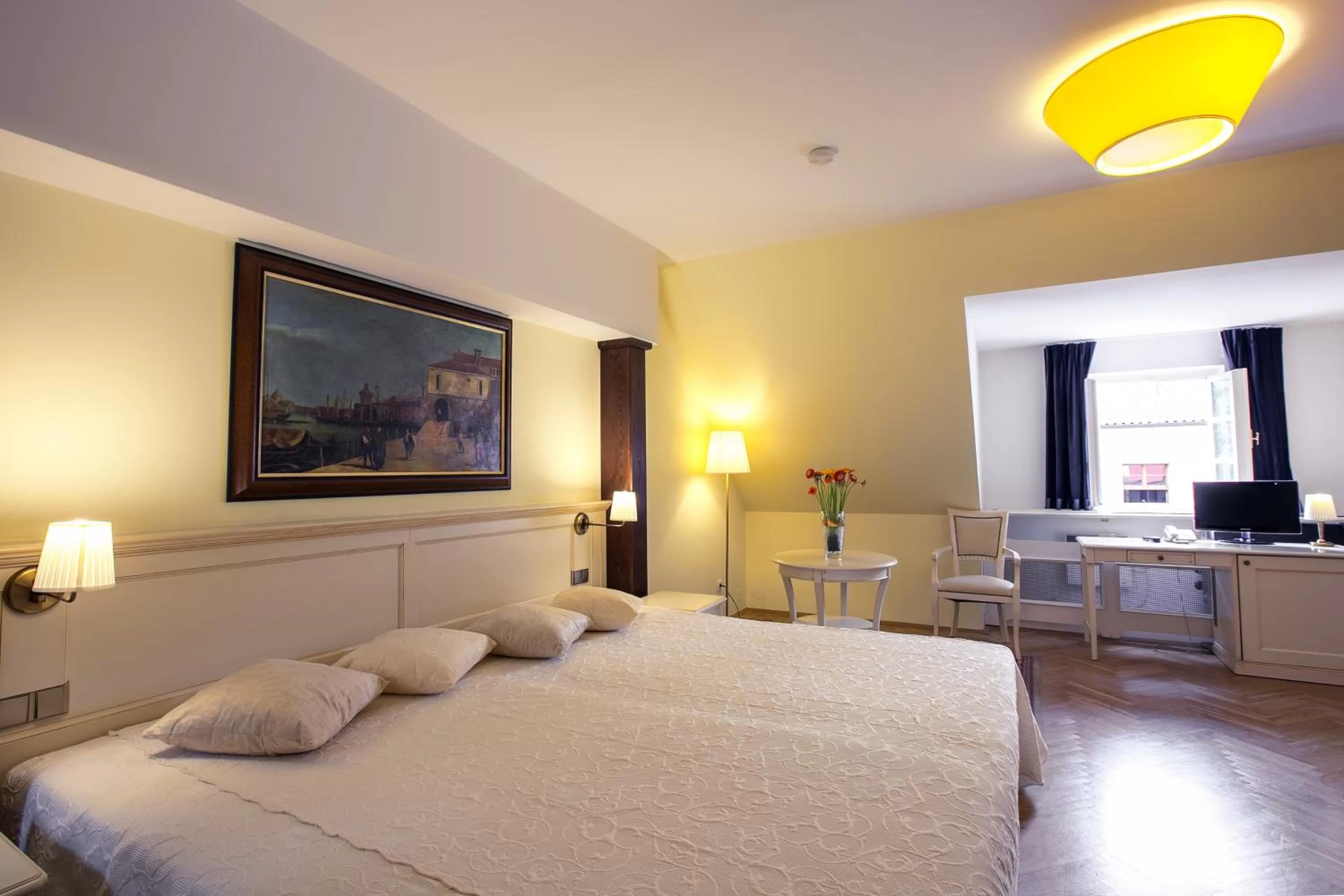 View (from property/room), Bed in Tyn Yard Residence