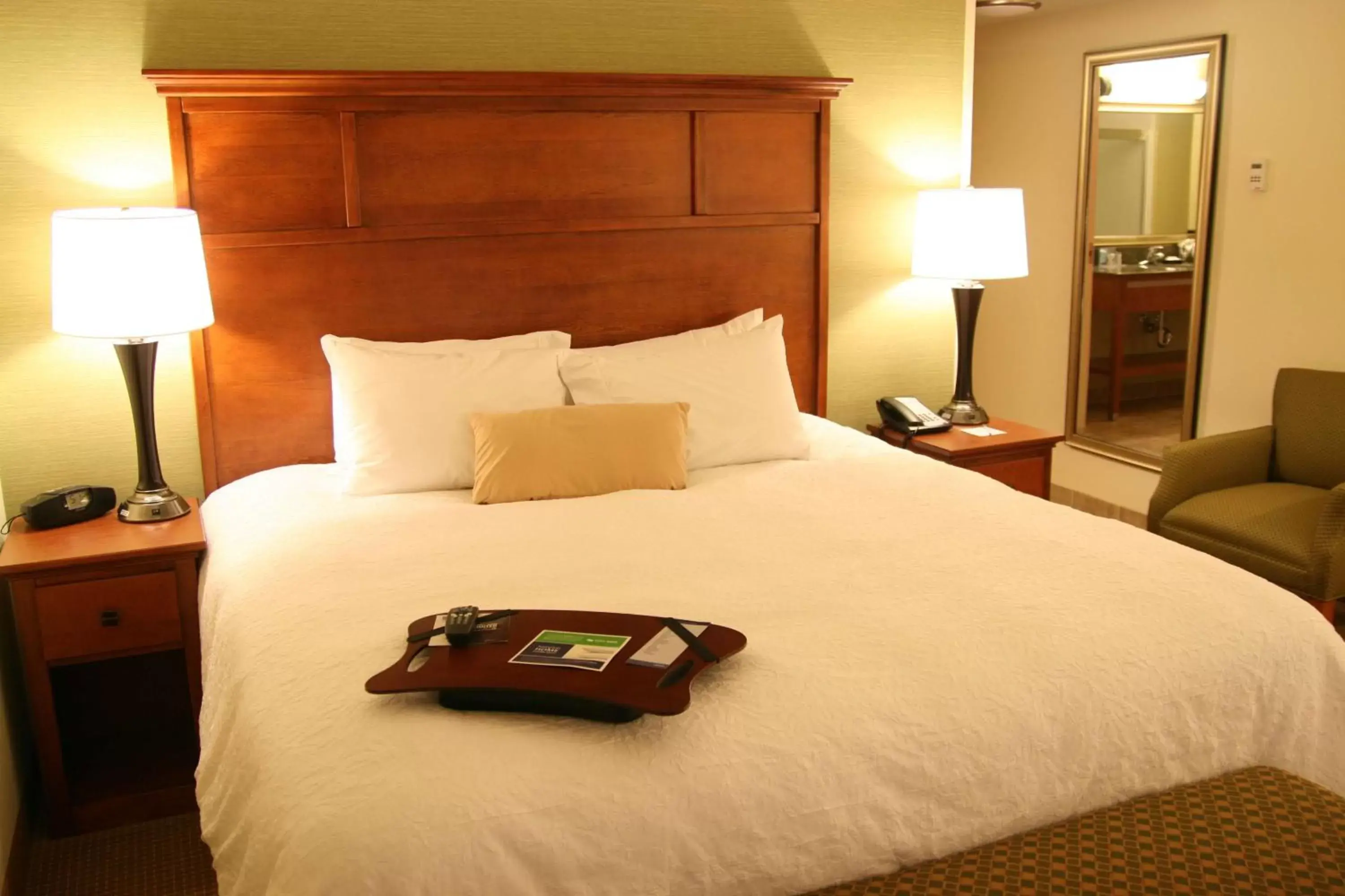 Bed in Hampton Inn & Suites Radcliff/Fort Knox