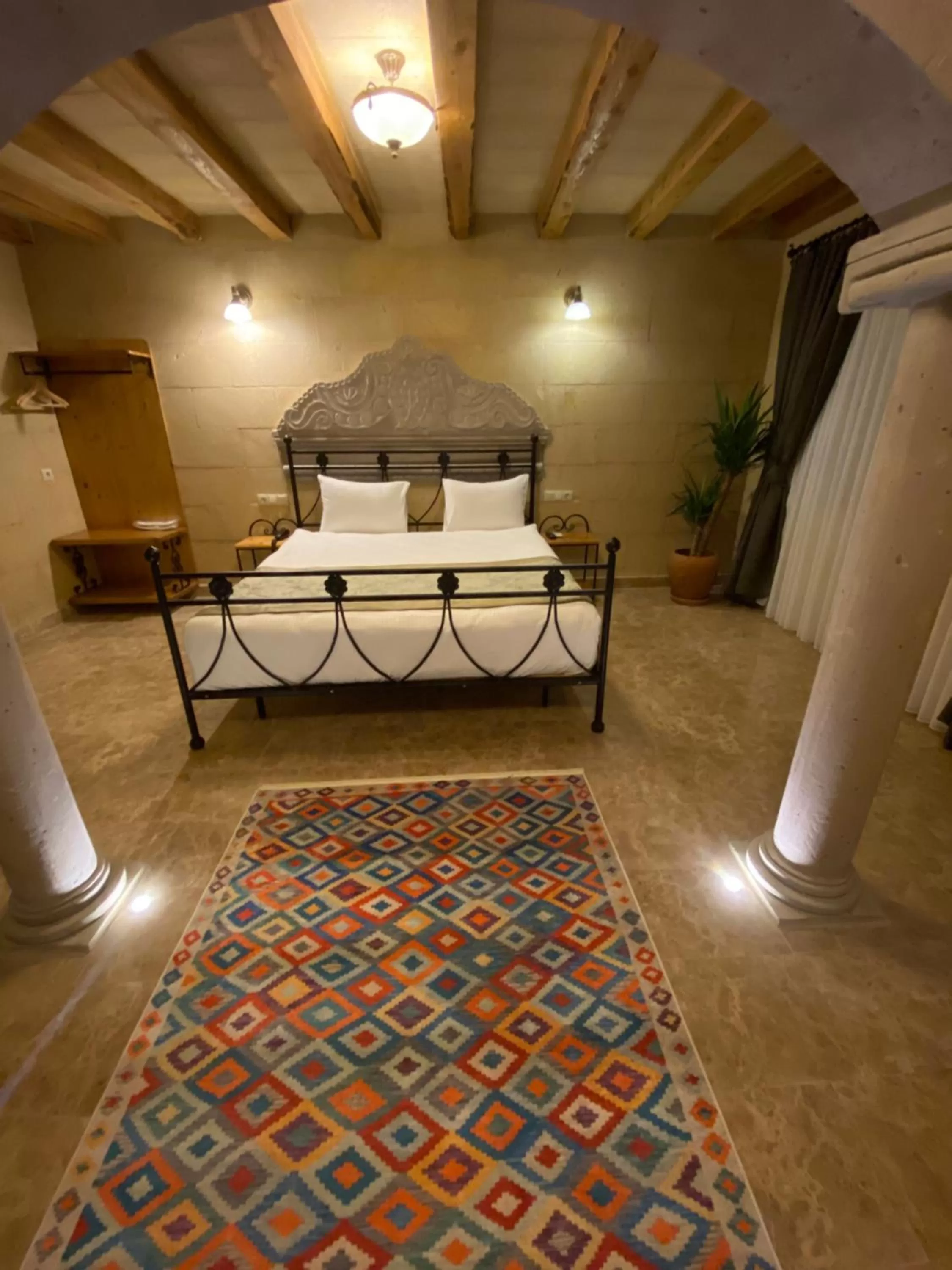 Photo of the whole room, Bed in Cratus Stone Palace