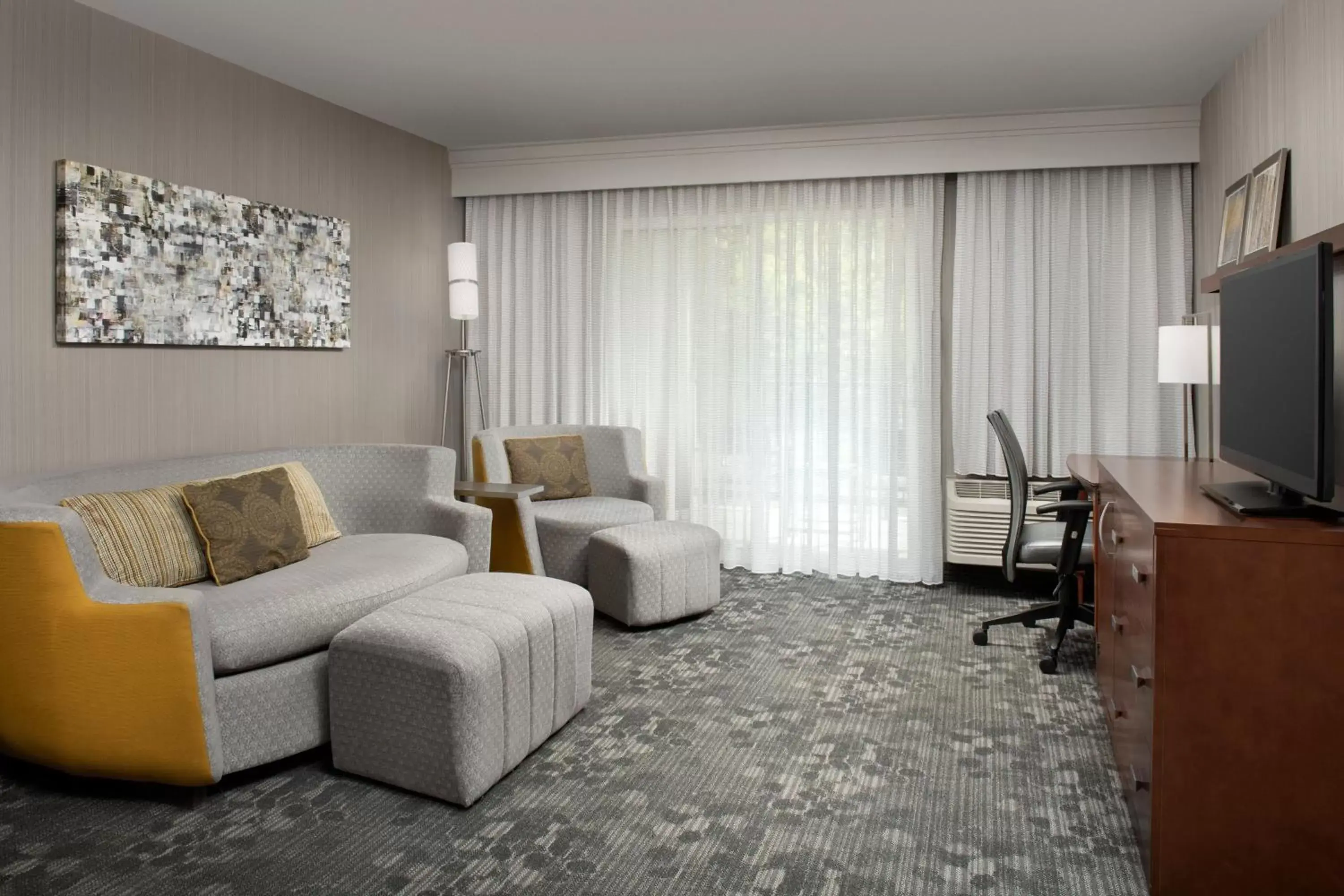 Living room, Seating Area in Courtyard by Marriott Portland Tigard