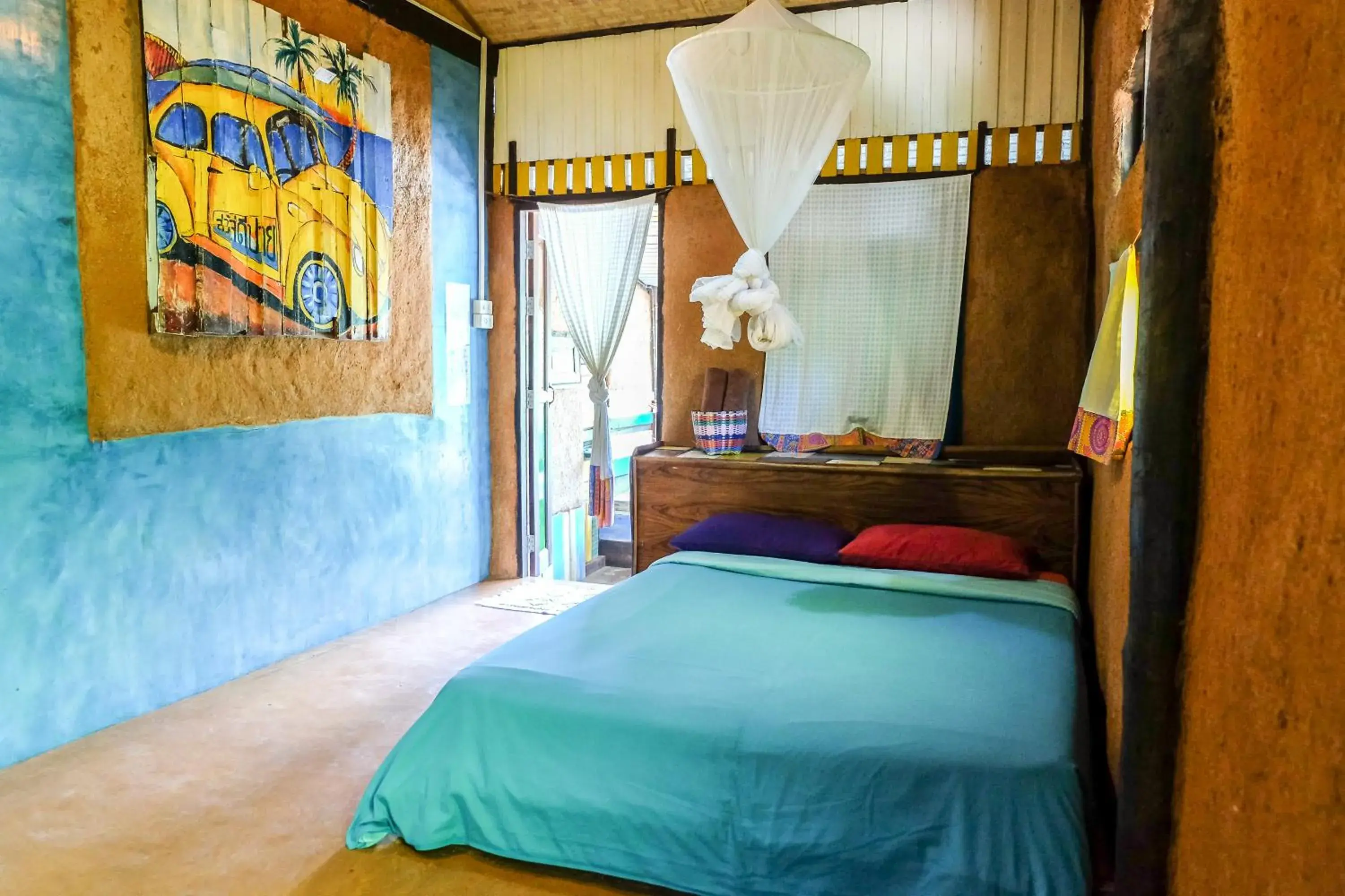 Bed in Sawasdeepai River Resort