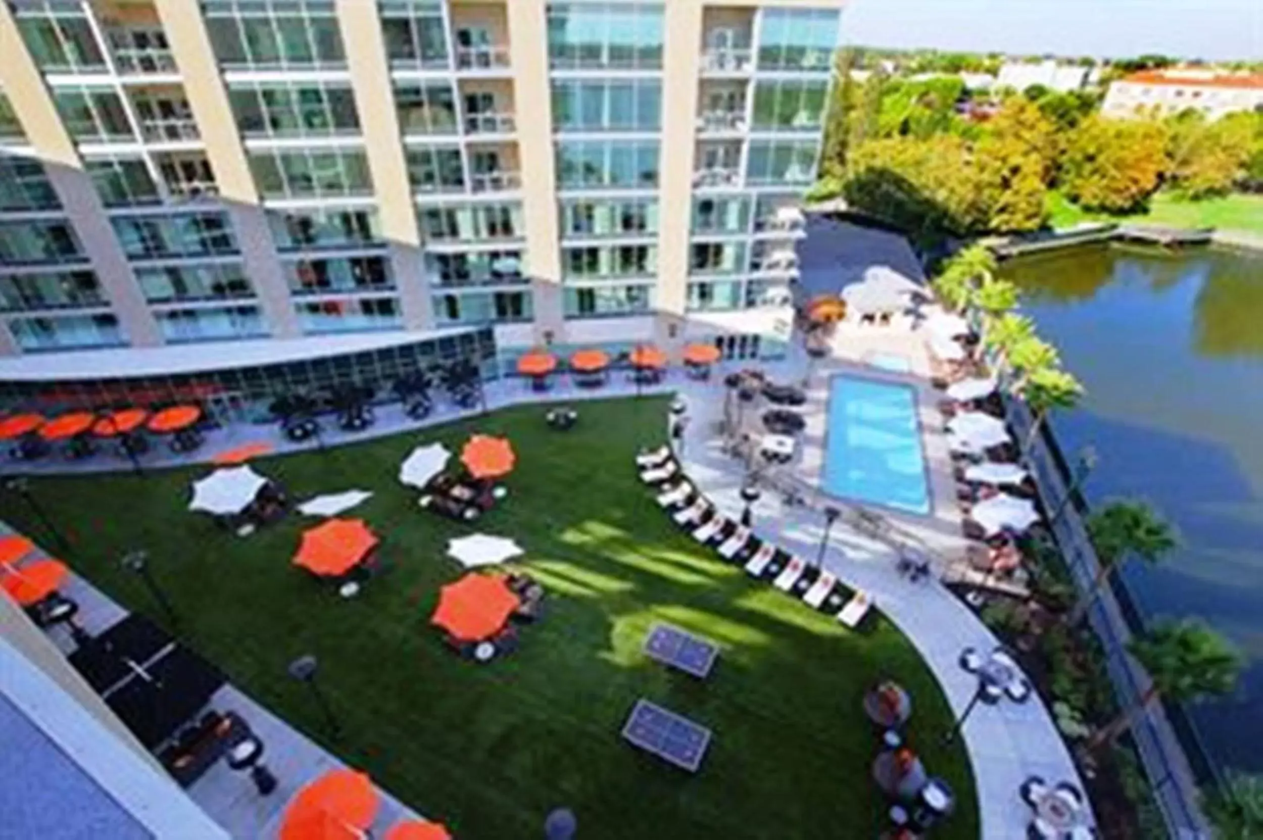 Facade/entrance, Bird's-eye View in University Plaza Waterfront Hotel