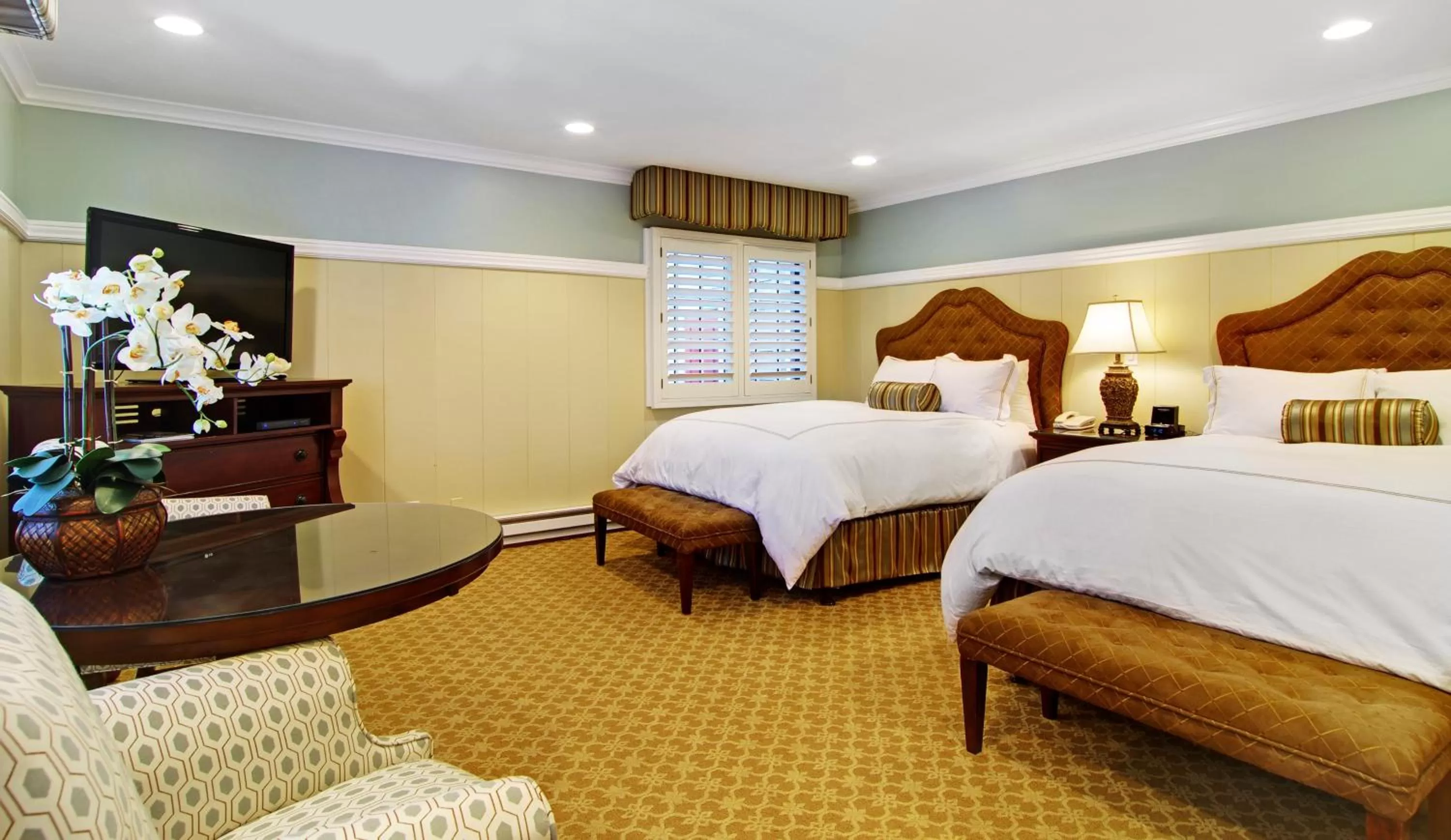 Photo of the whole room, Bed in Wayside Inn