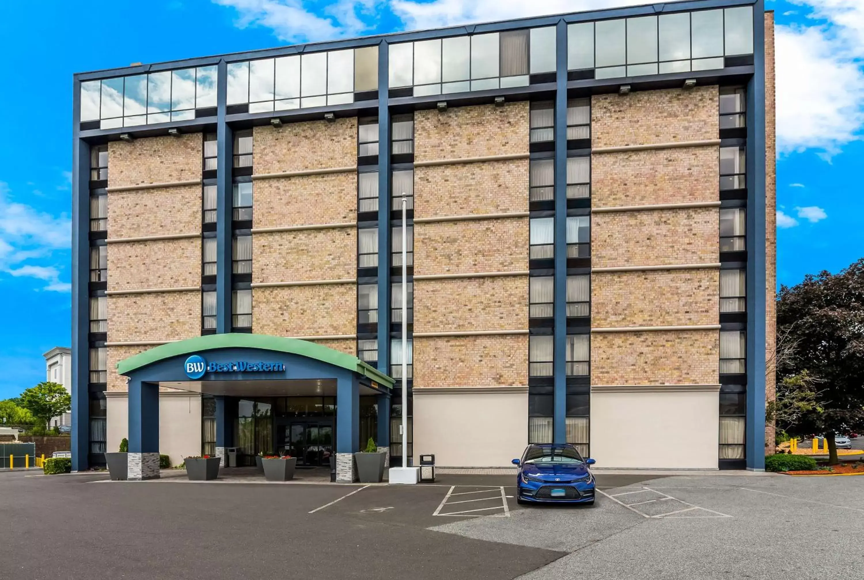 Property Building in Best Western Executive Hotel New Haven-West Haven