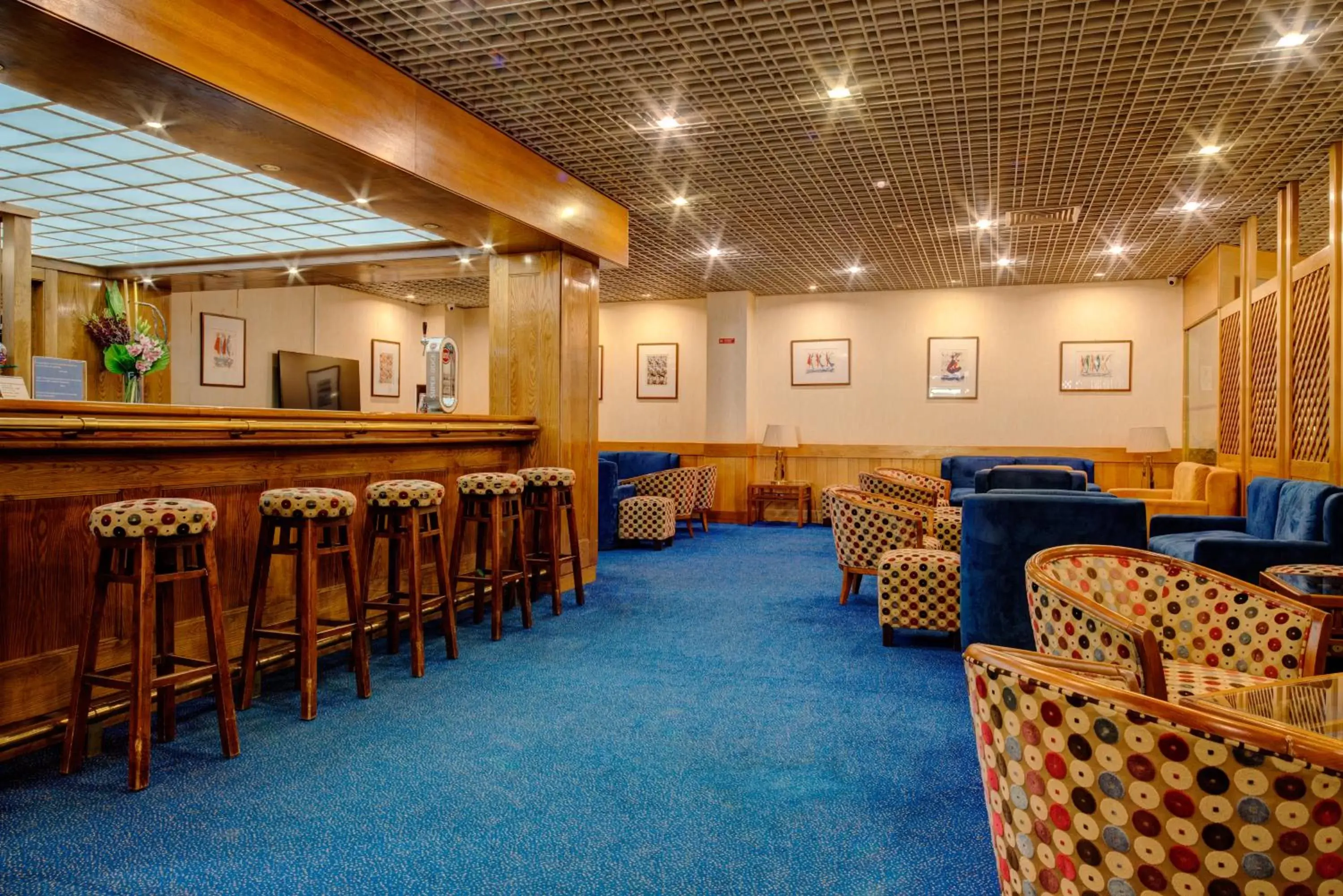 Lounge or bar in VIP Inn Berna Hotel Lounge or bar in VIP Inn Berna Hotel