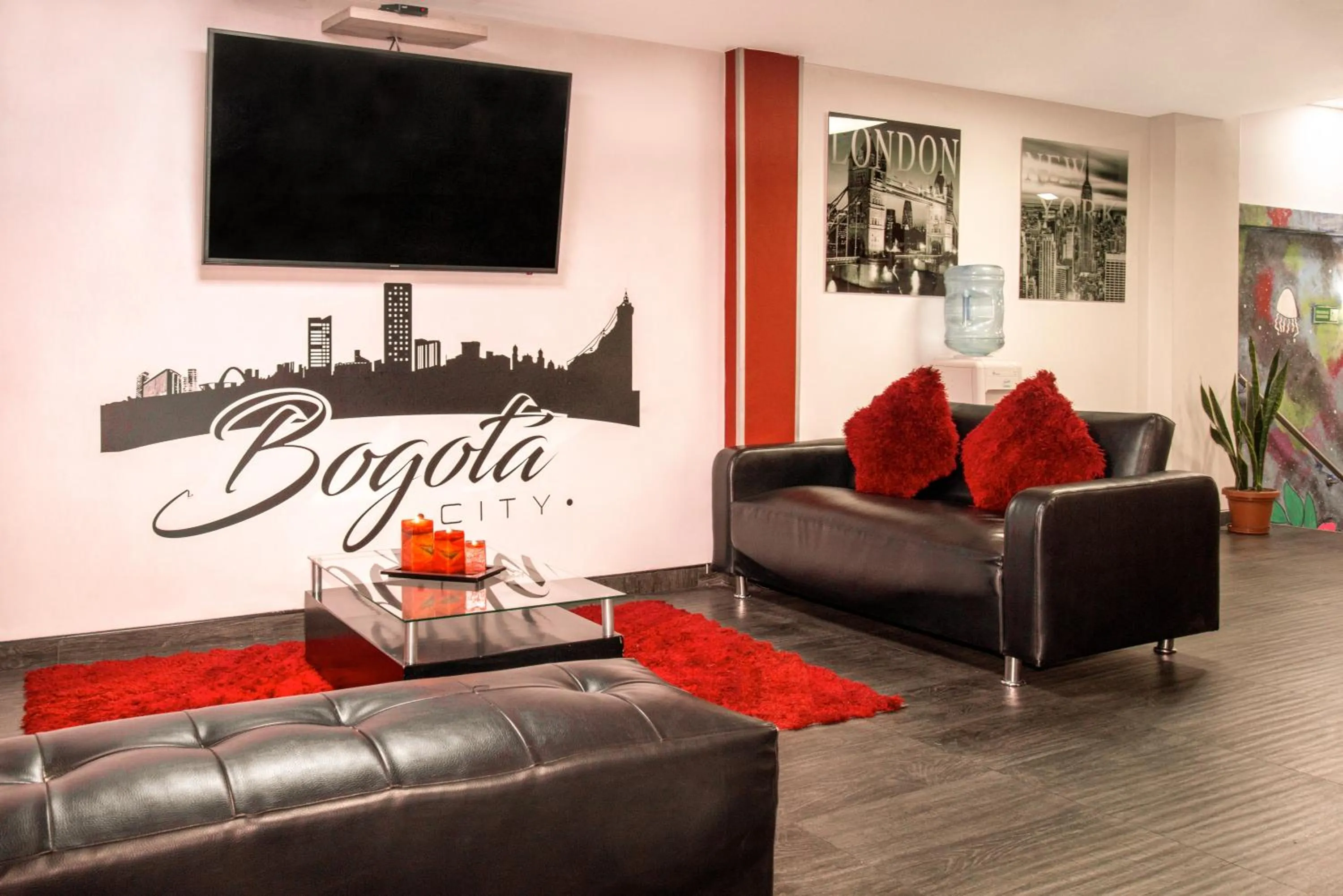 Communal lounge/ TV room in Hotel Bestmark Platino en Chapinero Bogota