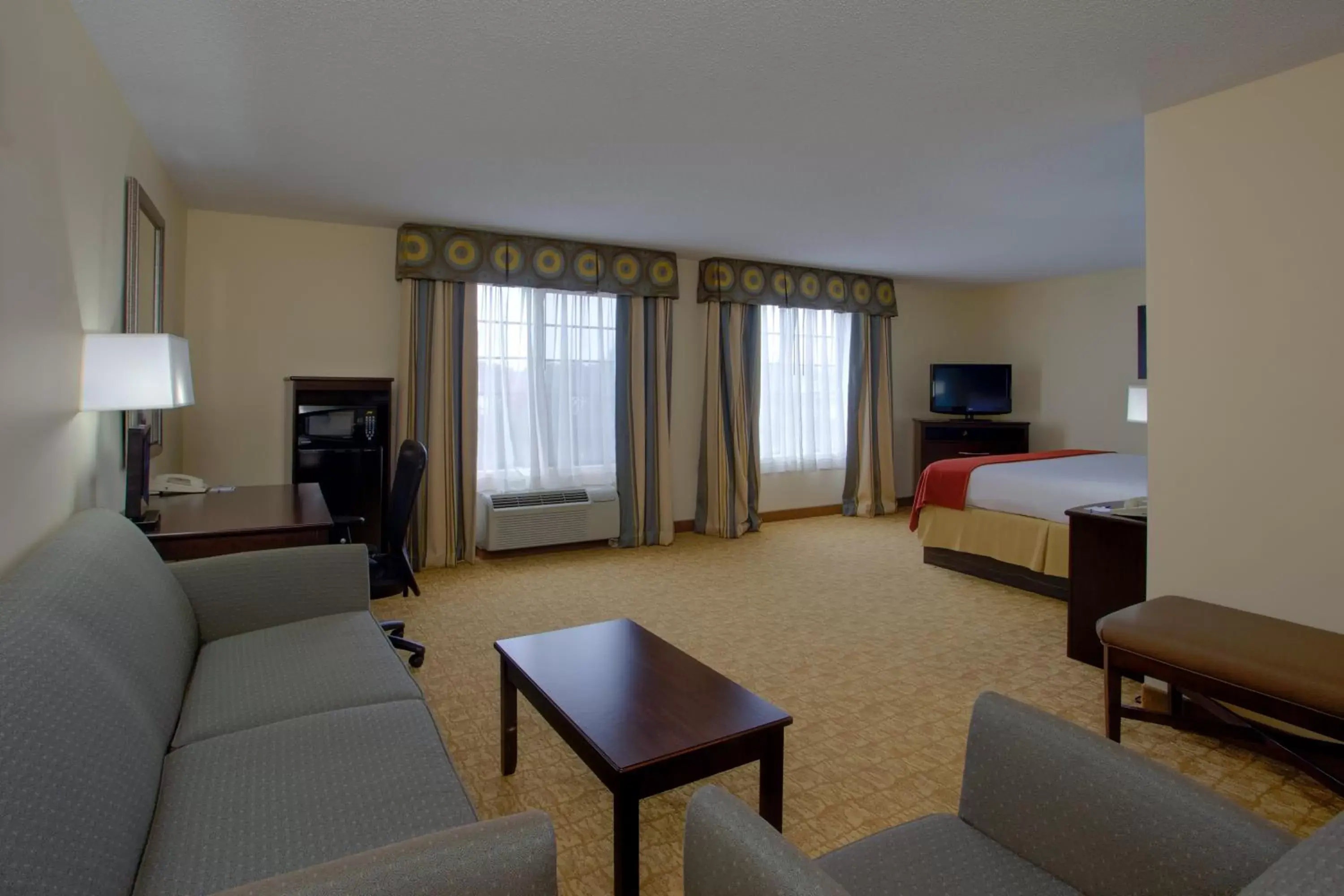 Photo of the whole room, Seating Area in Holiday Inn Express Winston-Salem, an IHG Hotel