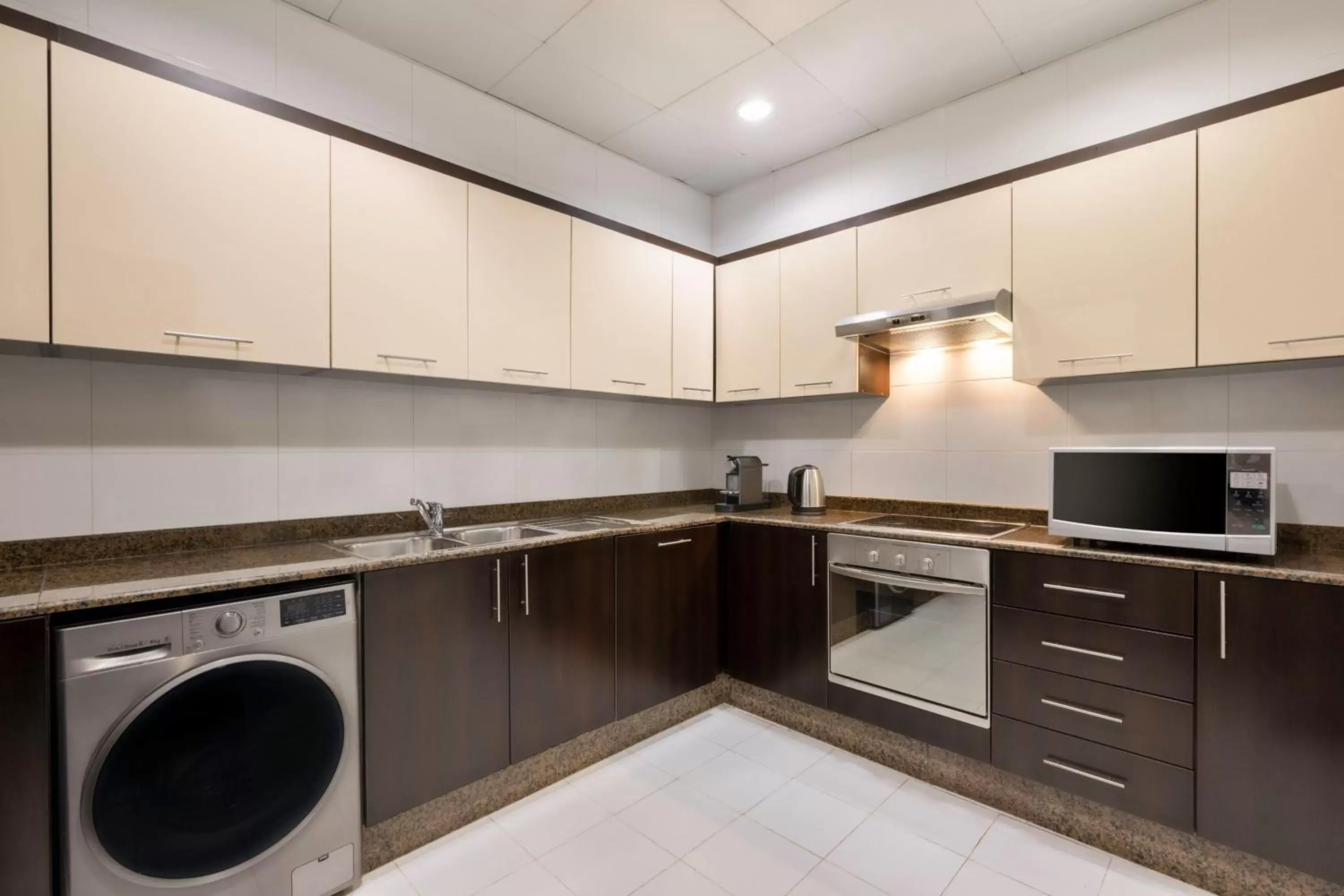 Bedroom, Kitchen/Kitchenette in Marriott Executive Apartments City Center Doha