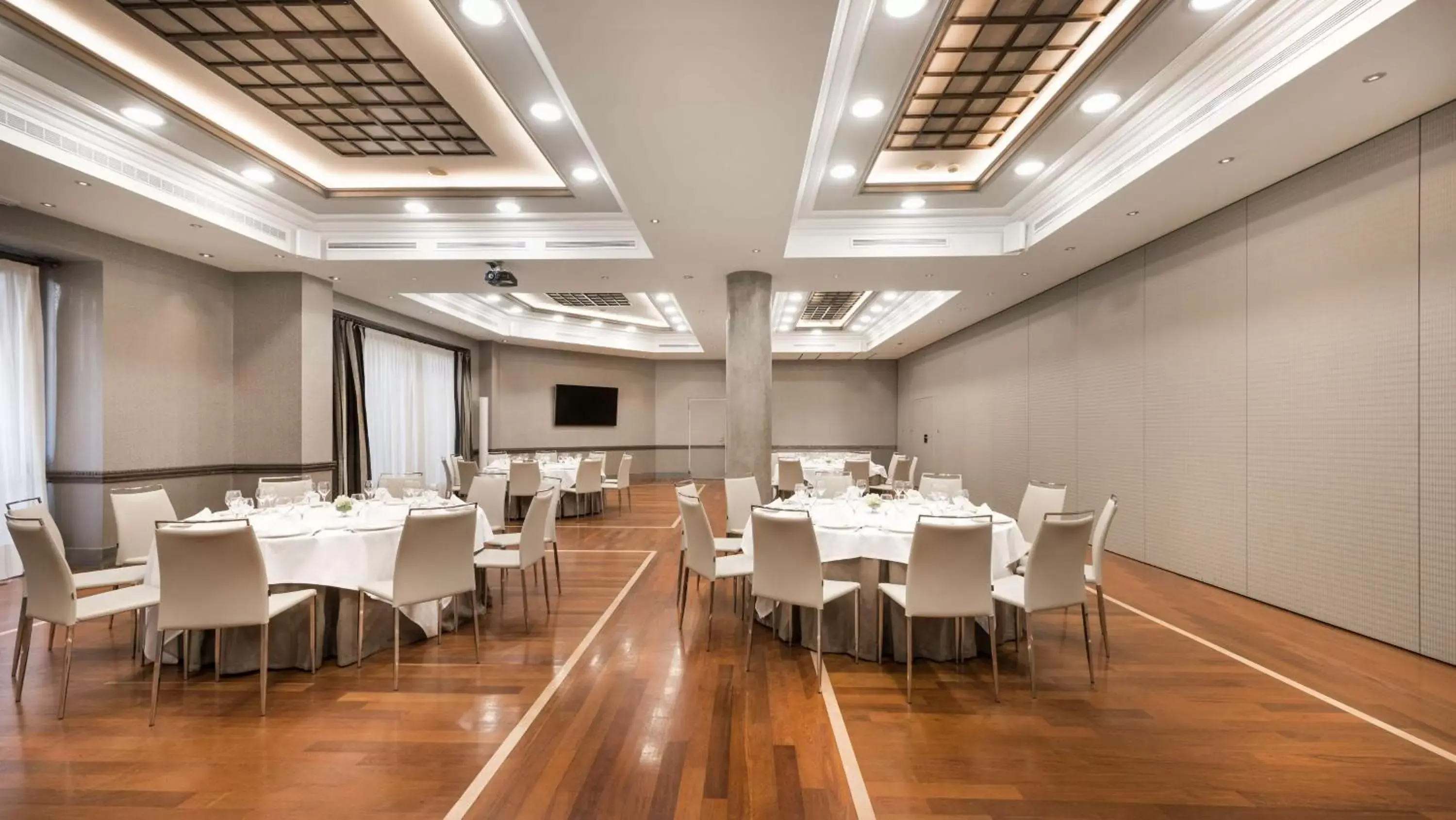 Meeting/conference room, Restaurant/Places to Eat in NH Collection Vigo