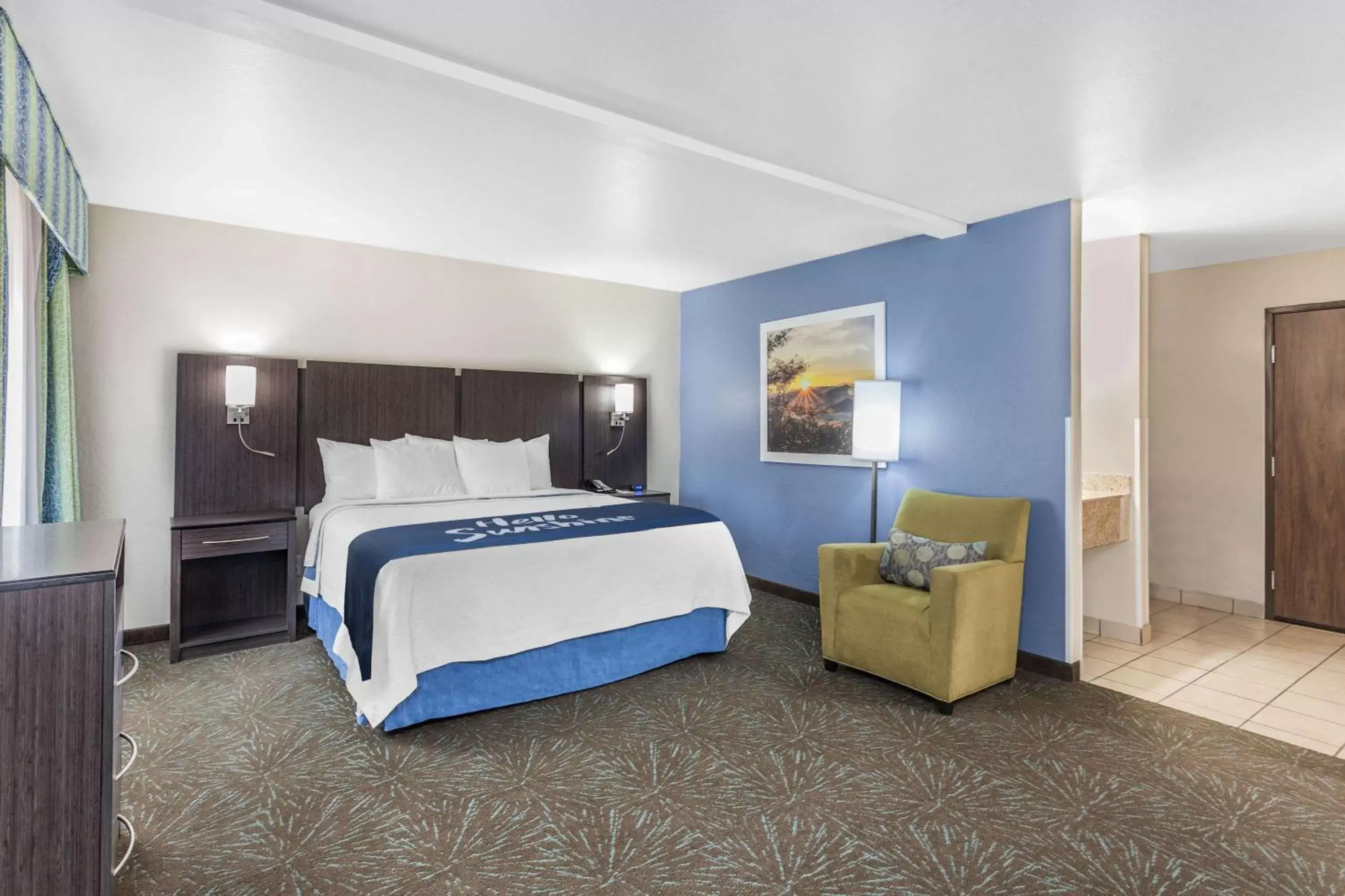 Photo of the whole room, Bed in Days Inn & Suites by Wyndham East Flagstaff