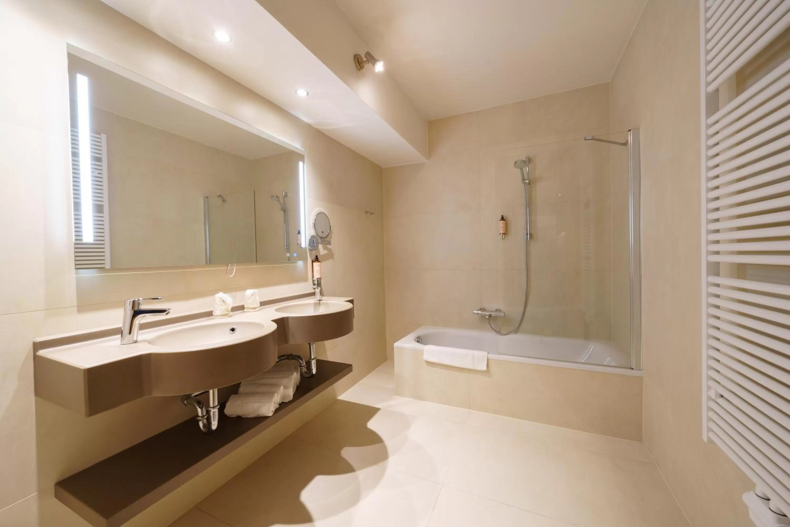 Property building in Hotel Les Jardins De La Molignée