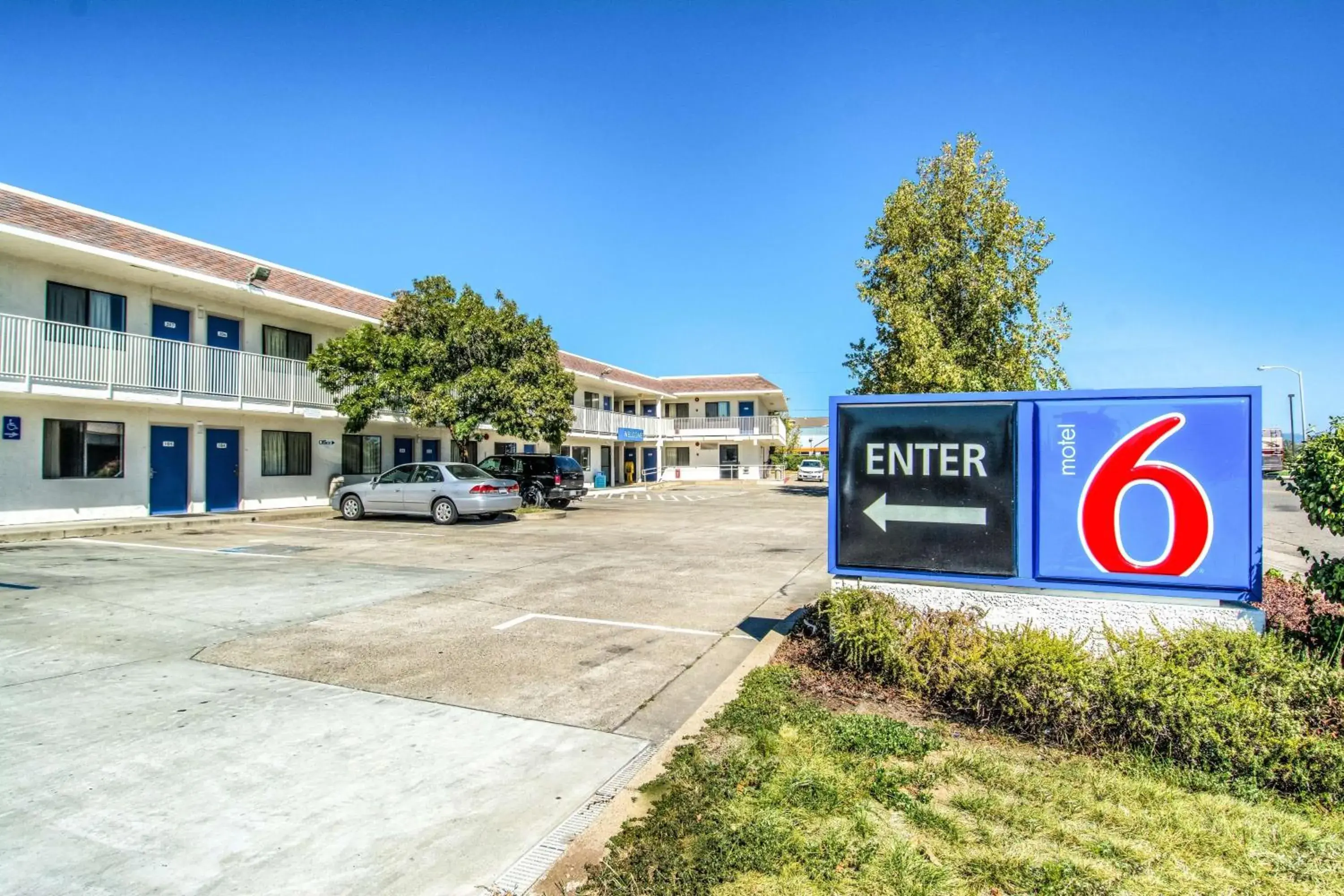 Property building in Motel 6-Redding, CA - North Property building in Motel 6-Redding, CA - North