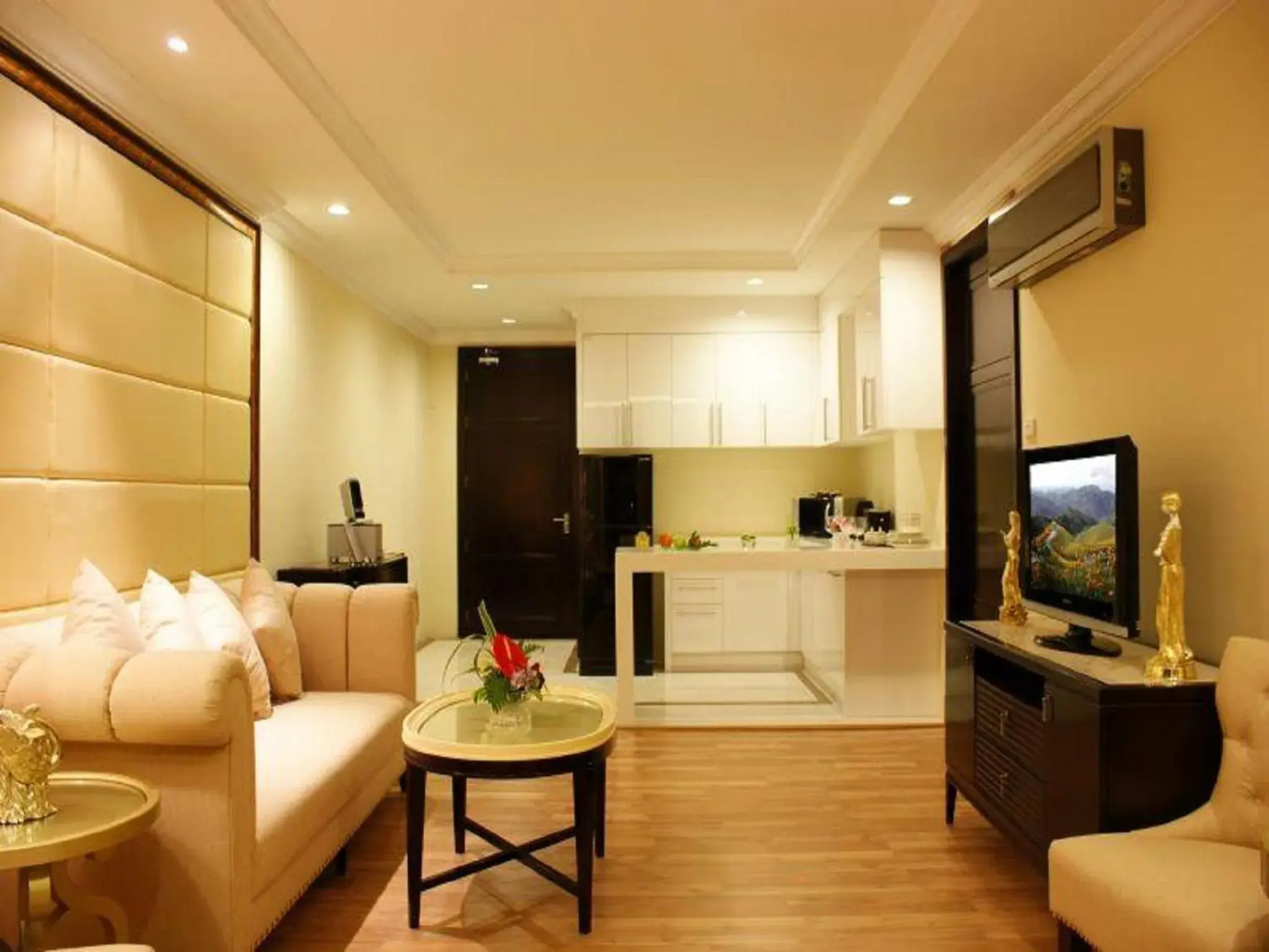 Executive One-Bedroom Suite in Lk Legend Hotel Executive One-Bedroom Suite in Lk Legend Hotel