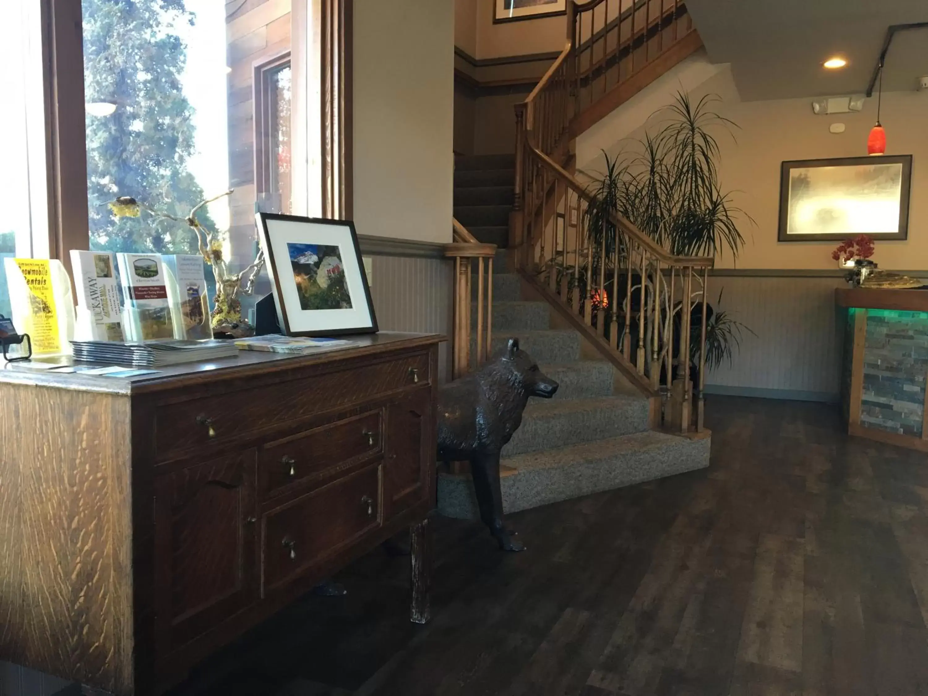 Lobby/Reception in Timber Lodge Inn