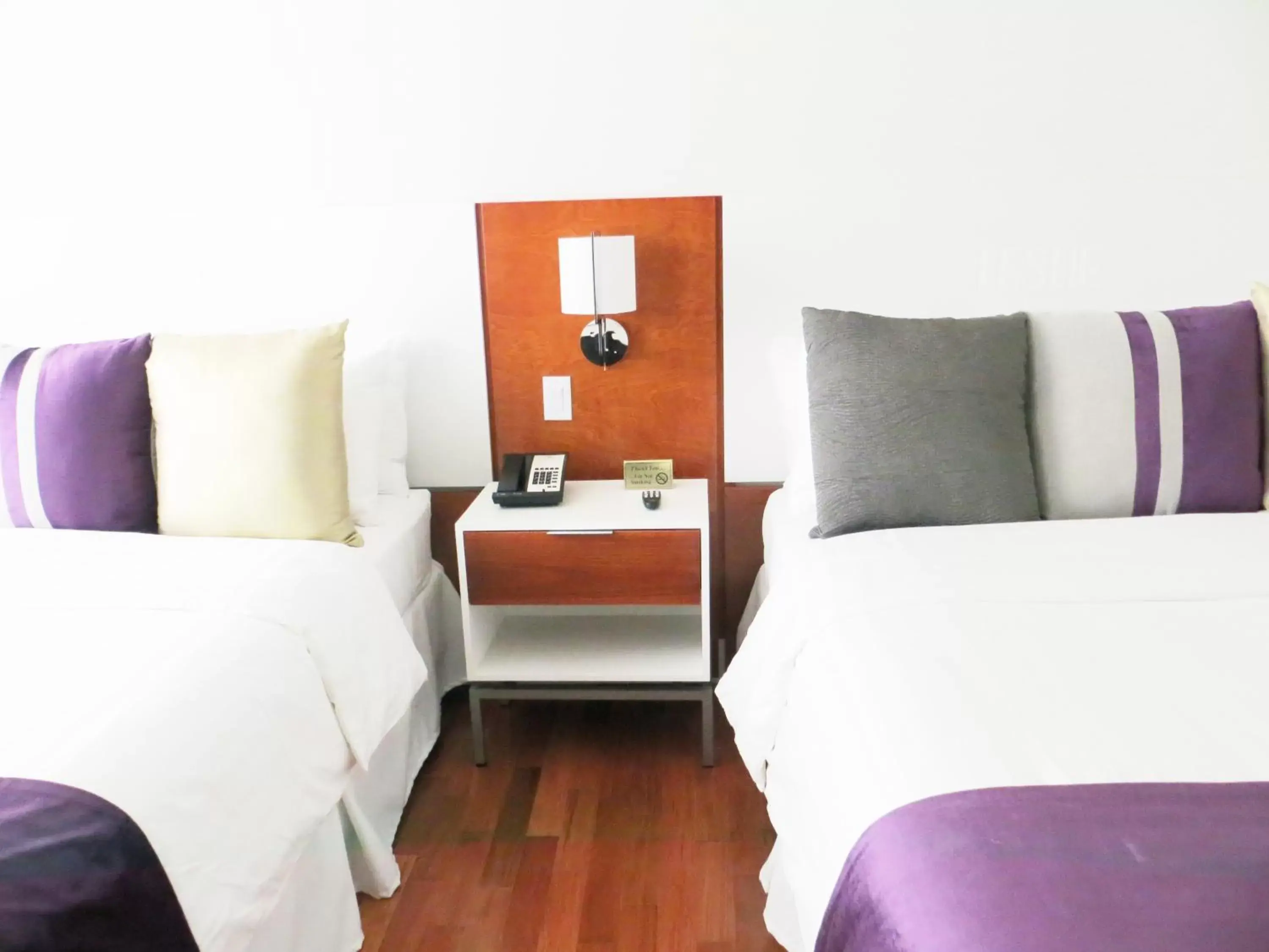 Bedroom, Seating Area in Leslie Hotel Ocean Drive