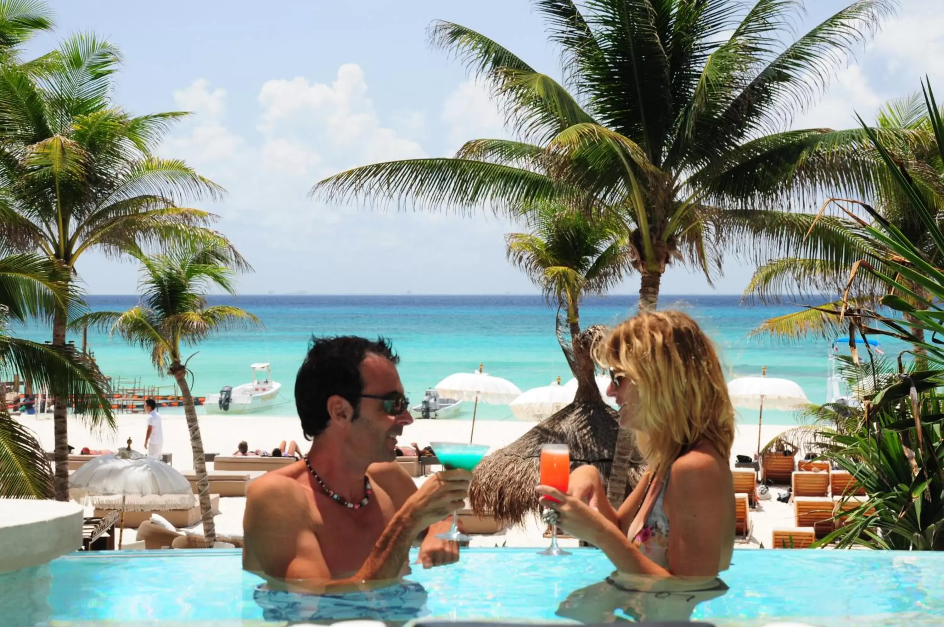 Hot Tub, Swimming Pool in El Taj Oceanfront and Beachside Condo Hotel
