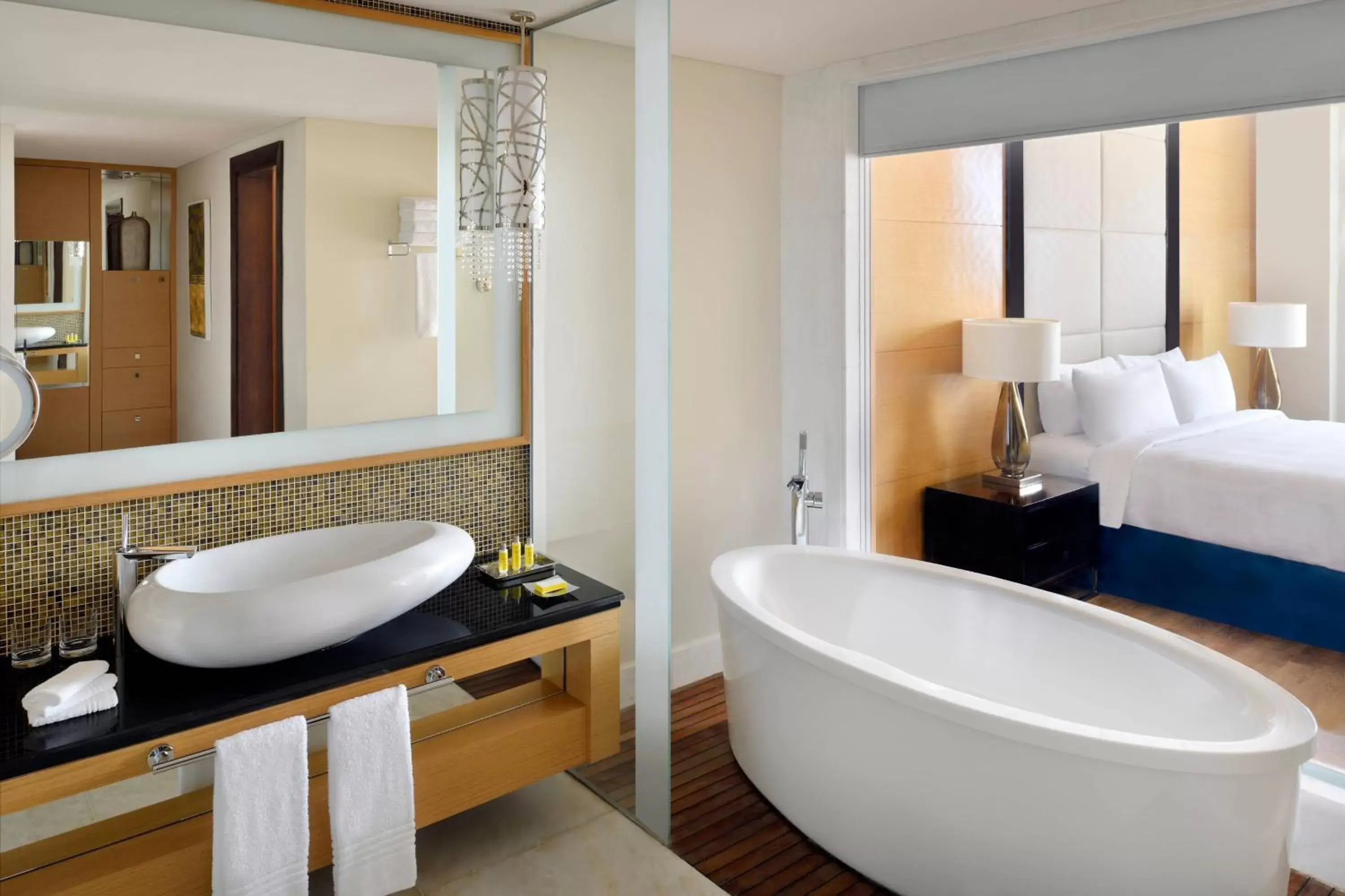 Bedroom, Bathroom in Marriott Hotel, Al Jaddaf, Dubai