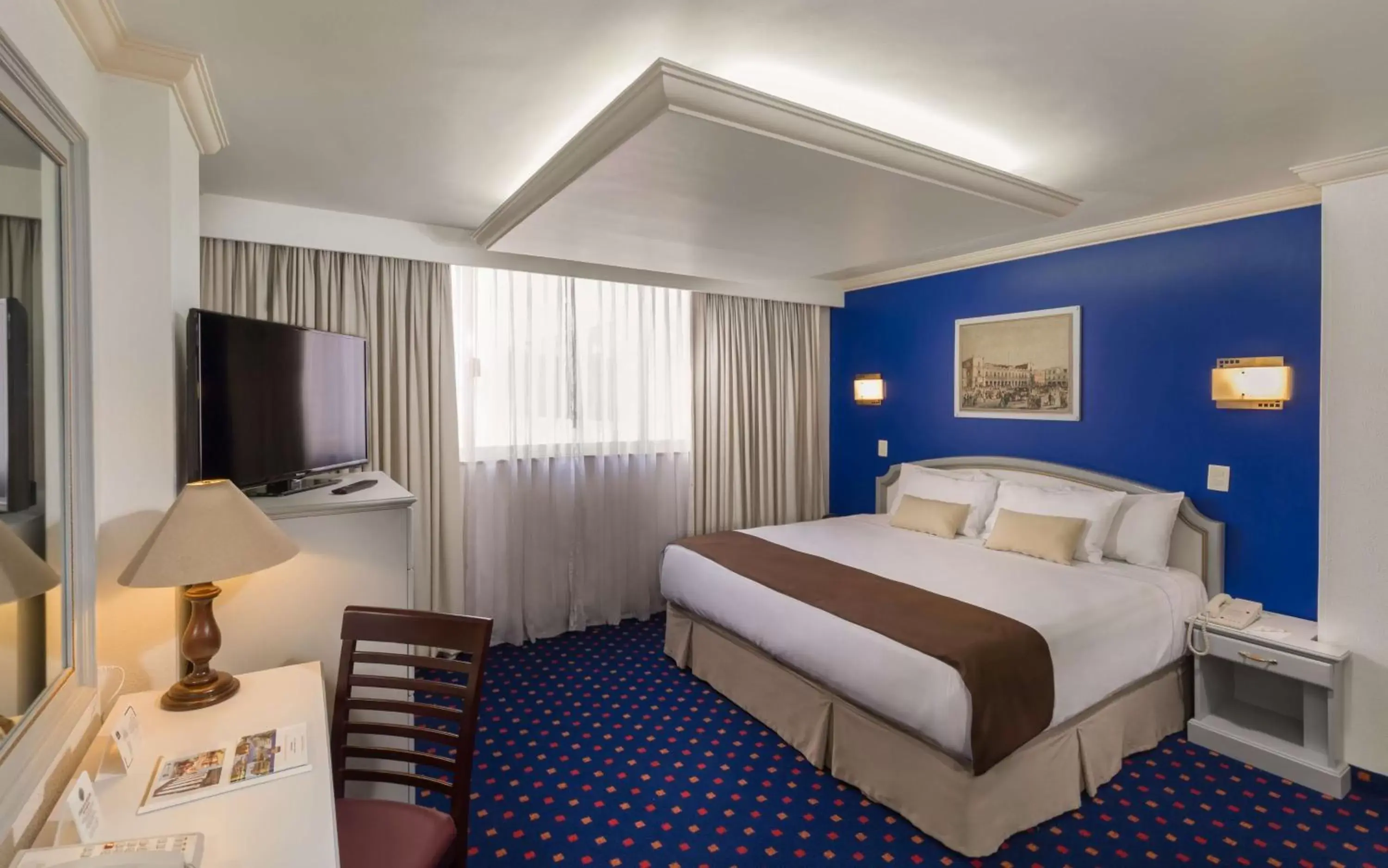 Shower, Bed in Hotel Estoril