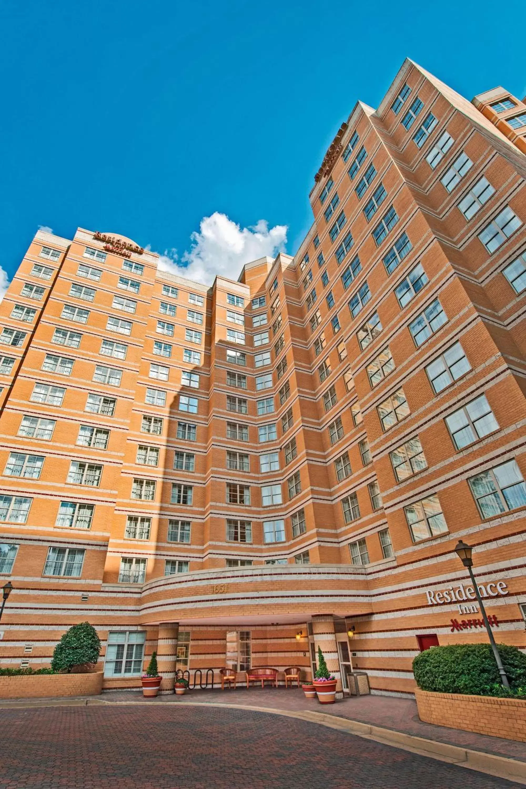 Property Building in Residence Inn Arlington Rosslyn