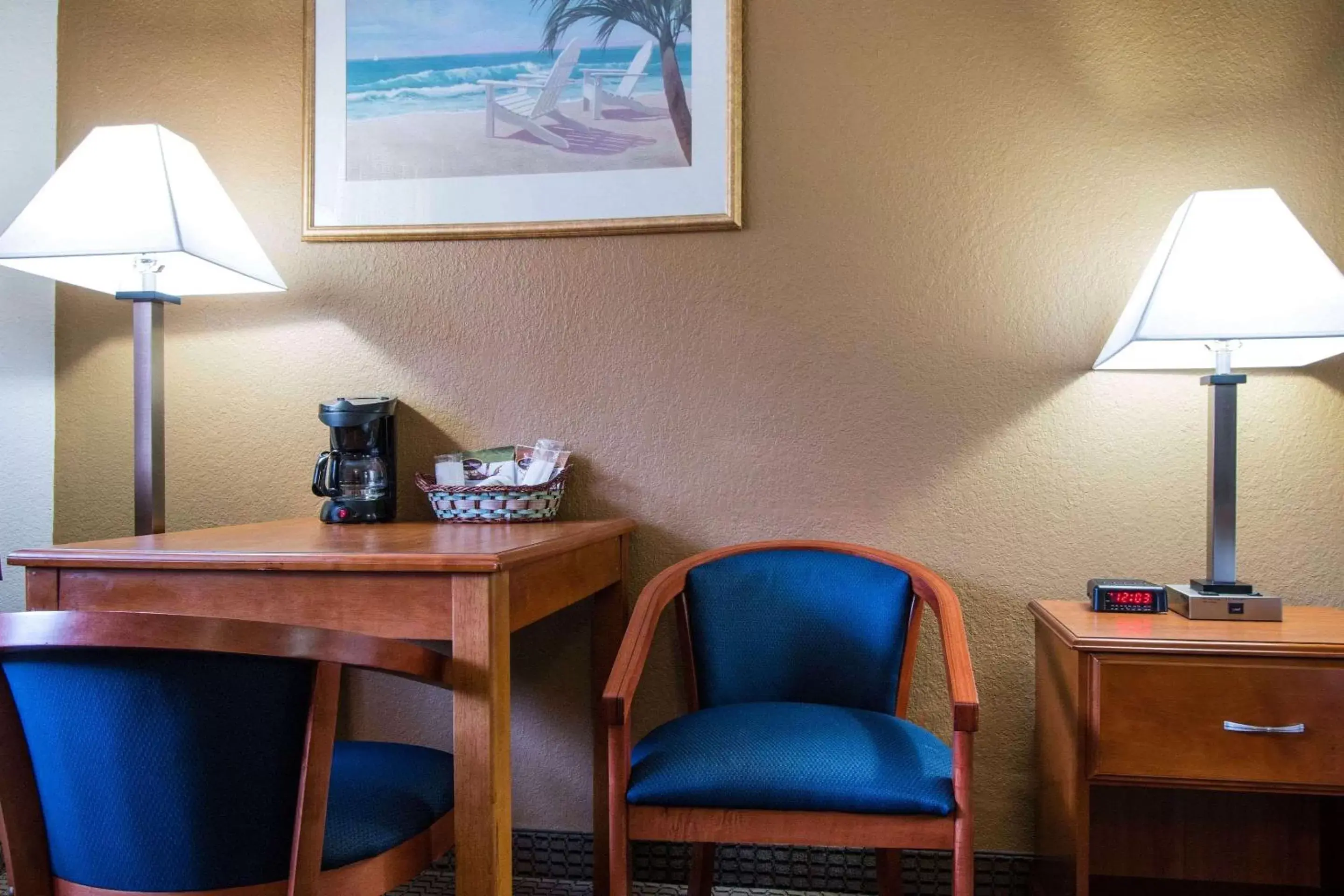 Photo of the whole room, Seating Area in Quality Inn & Suites Redwood Coast
