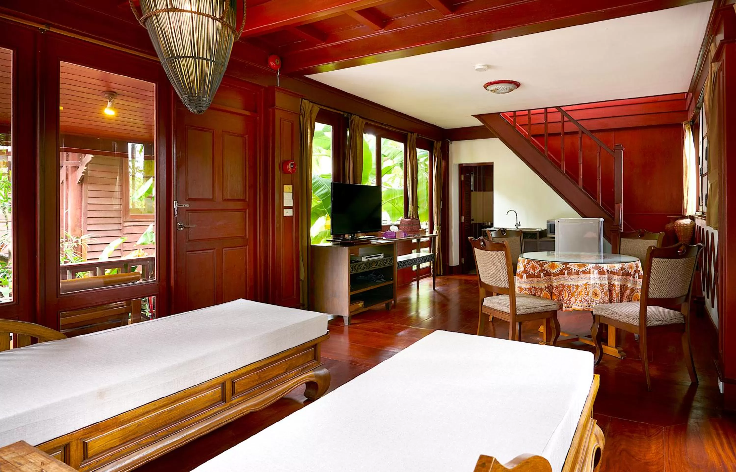 Kitchen or kitchenette, Bed in Ruenkanok Thaihouse Resort