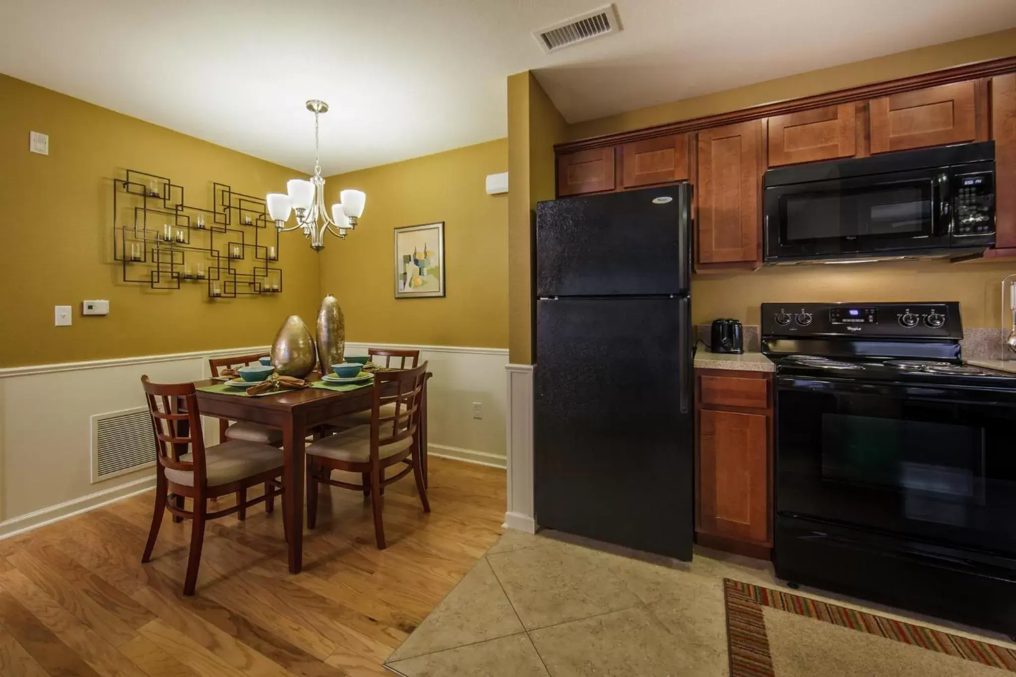 Photo of the whole room, Kitchen/Kitchenette in Holiday Inn Club Vacations Holiday Hills Resort at Branson an IHG Hotel