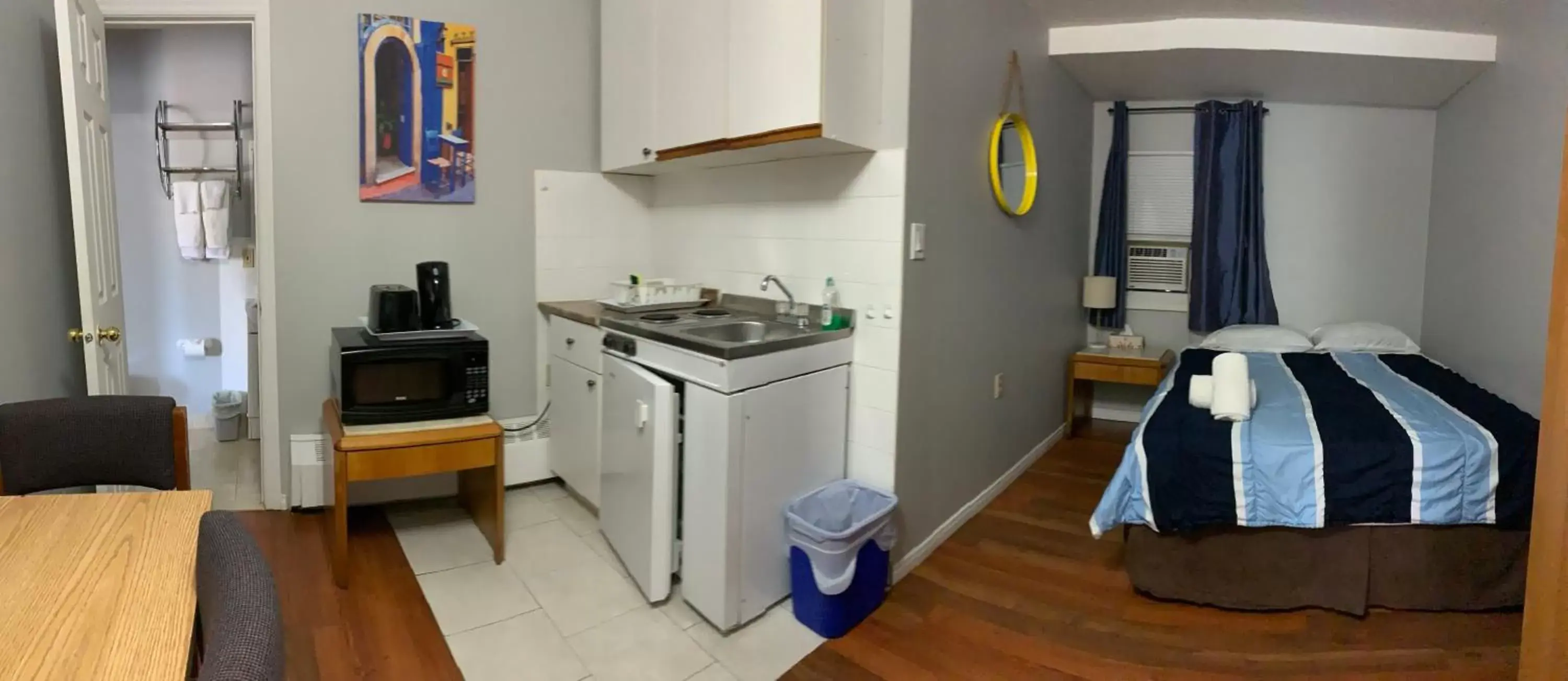 Kitchen/Kitchenette in Wasaga Motel Inn