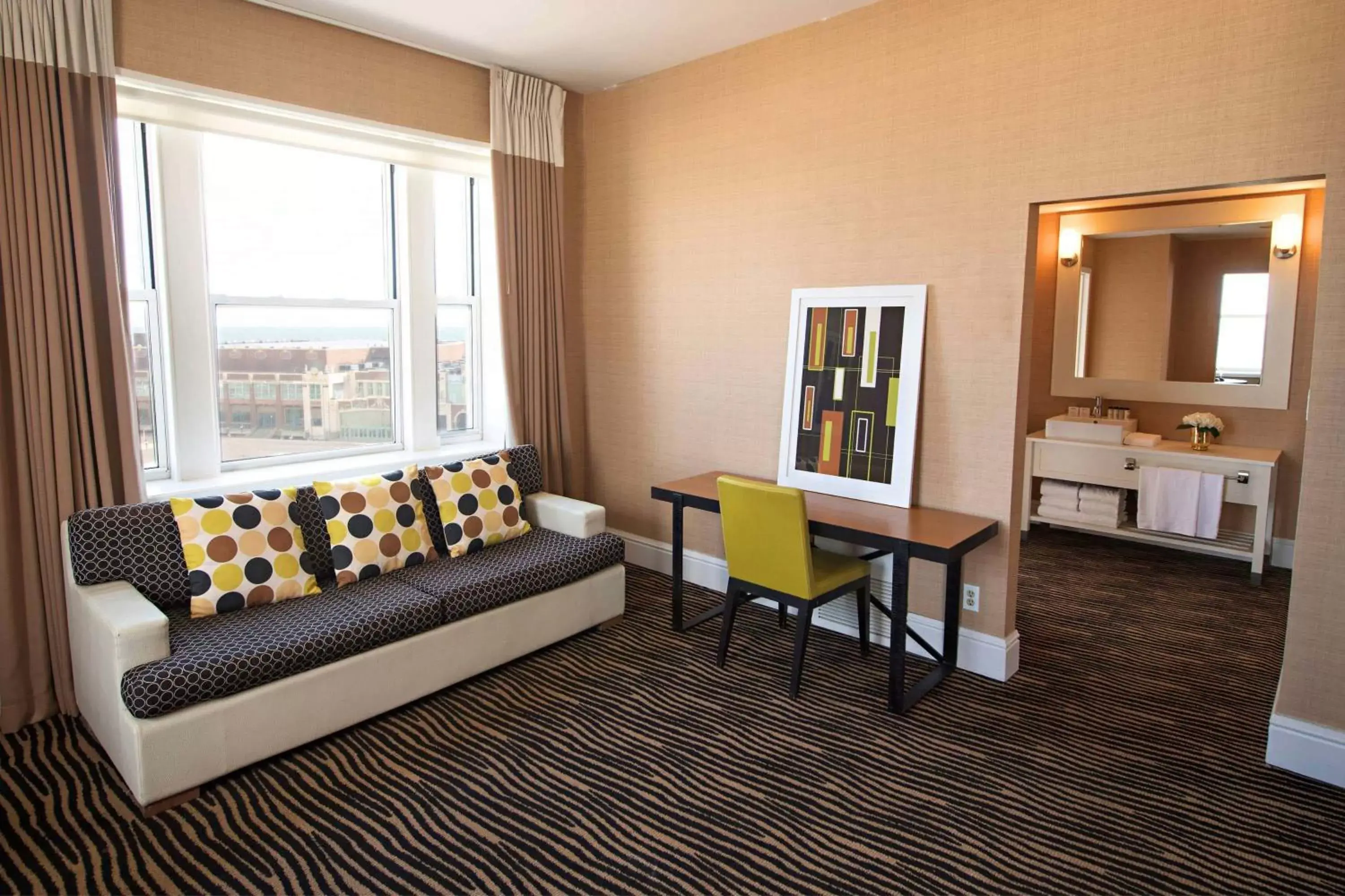 Bathroom, Seating Area in Berkeley Oceanfront Hotel