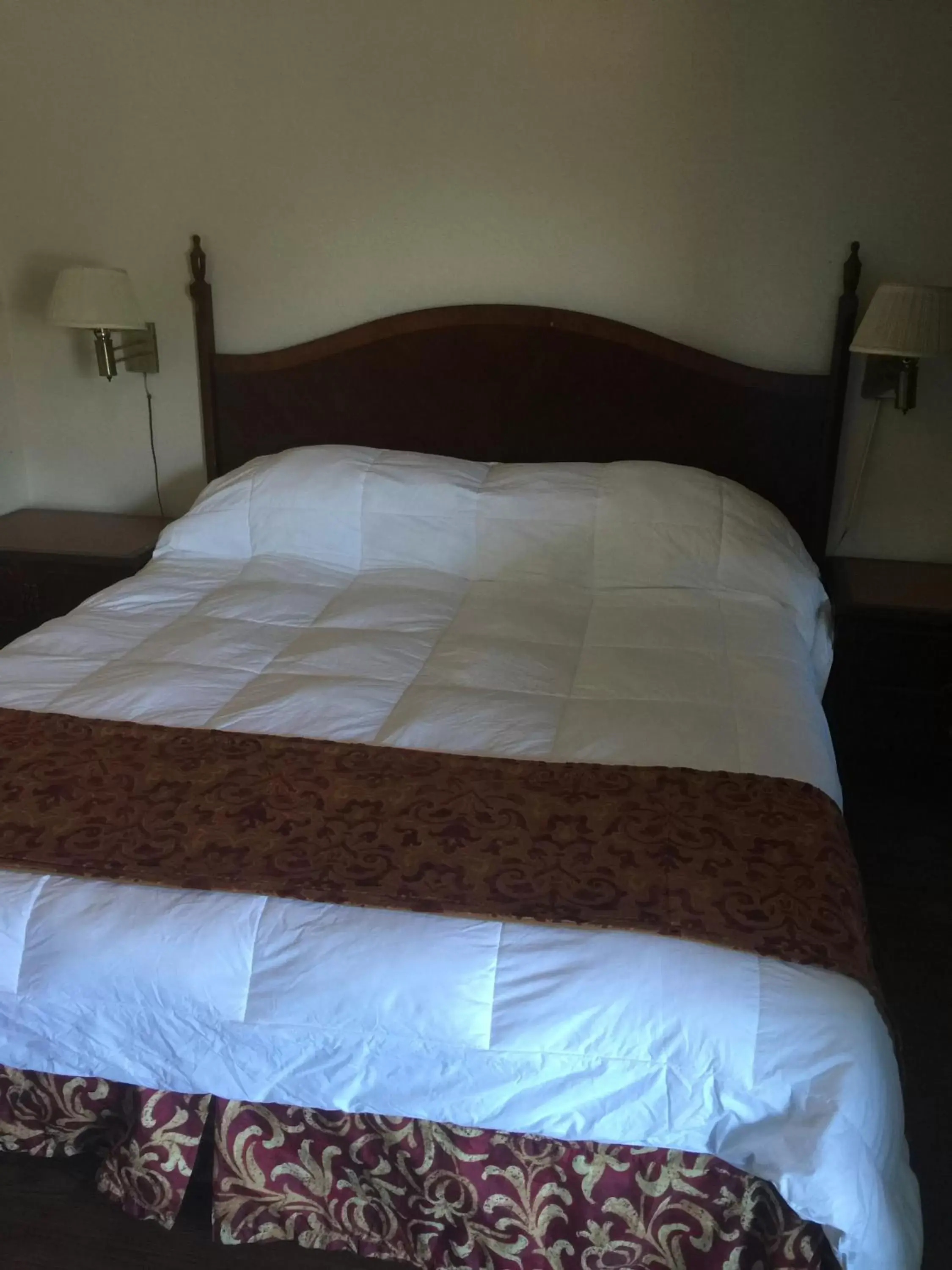 Bed in Frontier Motel