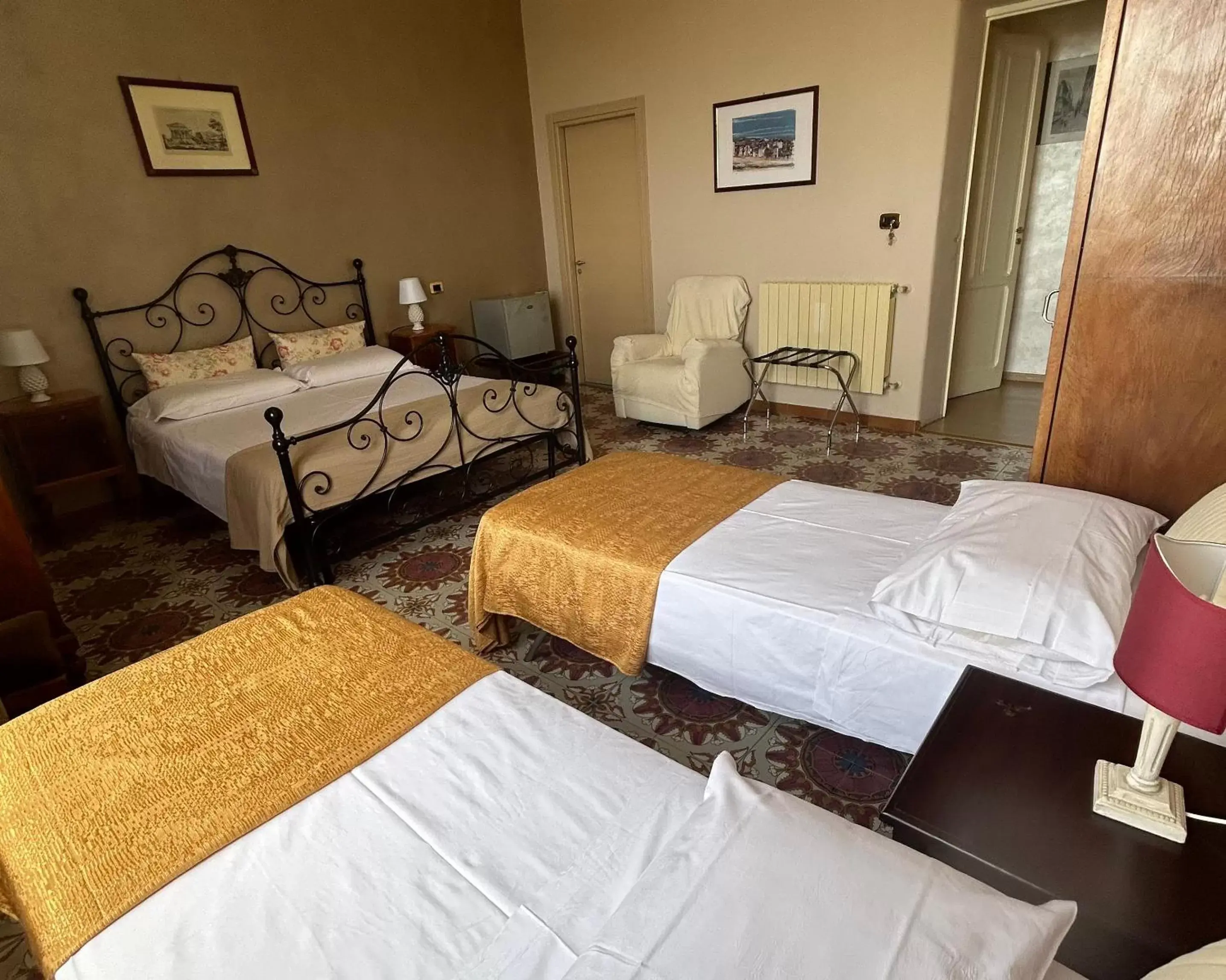 Photo of the whole room, Bed in La Finestra sulla Valle