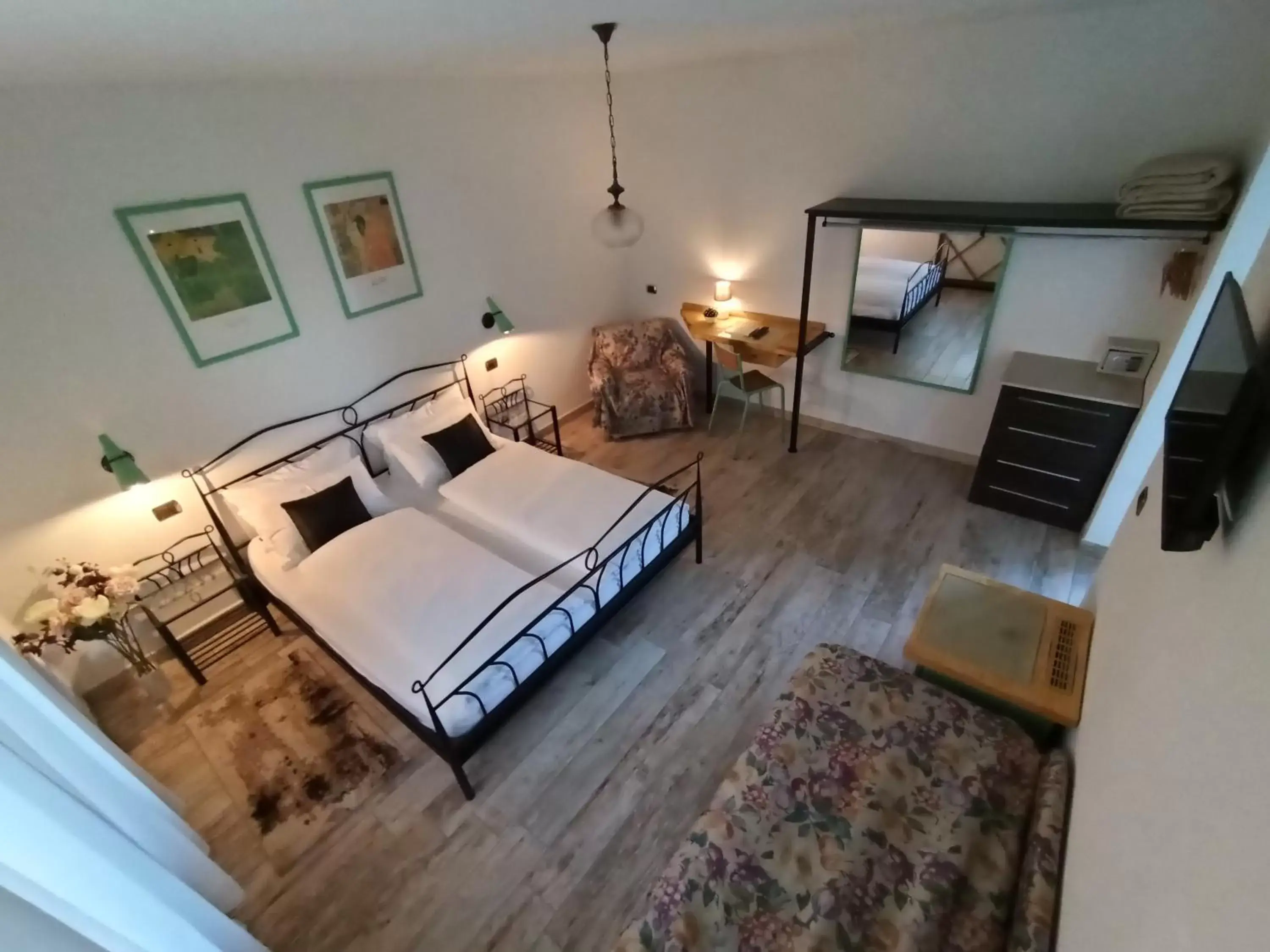 Deluxe Triple Room in Le Zampolle B & B Deluxe Triple Room in Le Zampolle B & B