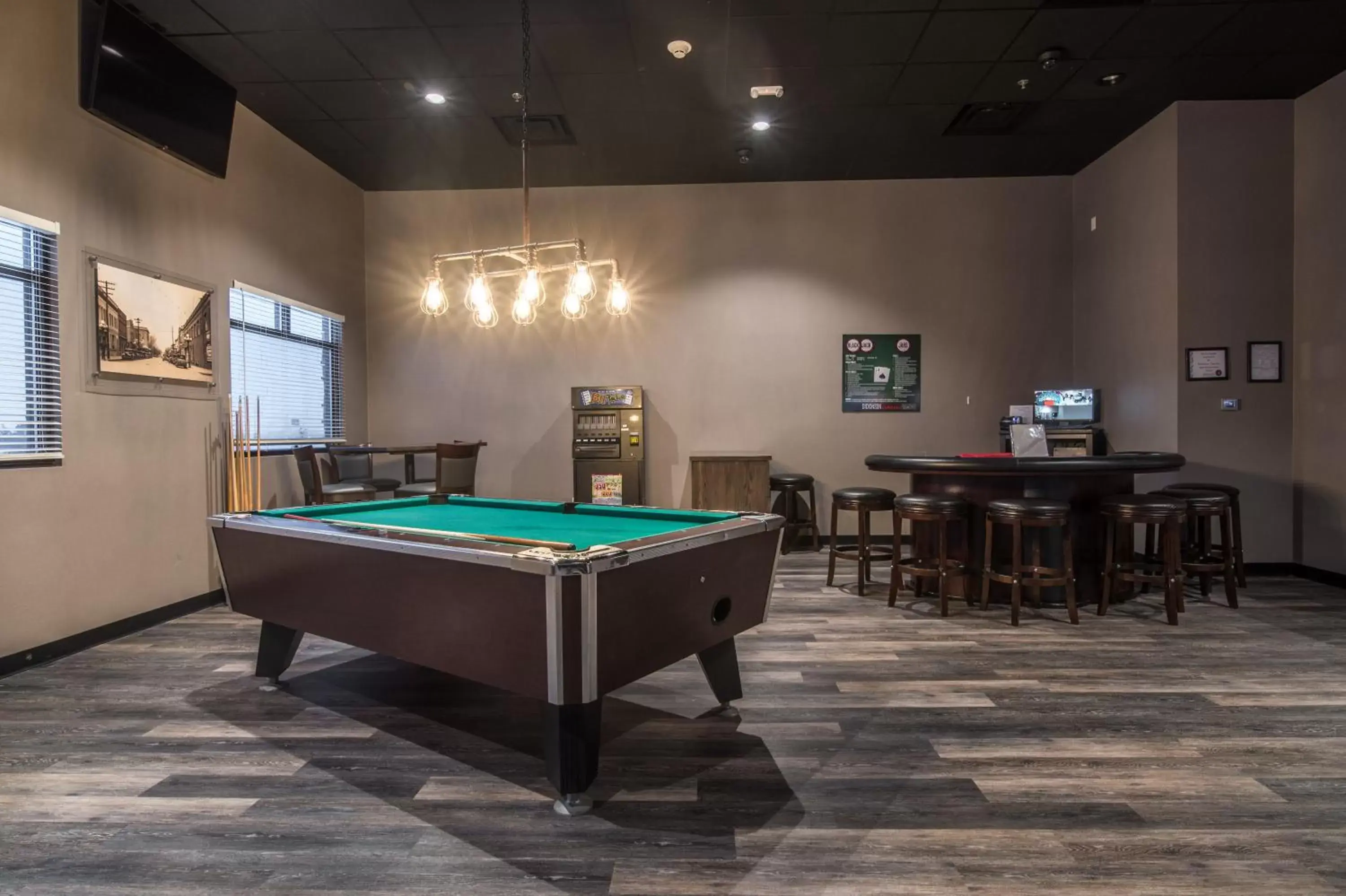 Restaurant/places to eat, Billiards in Astoria Extended Stay & Event Center