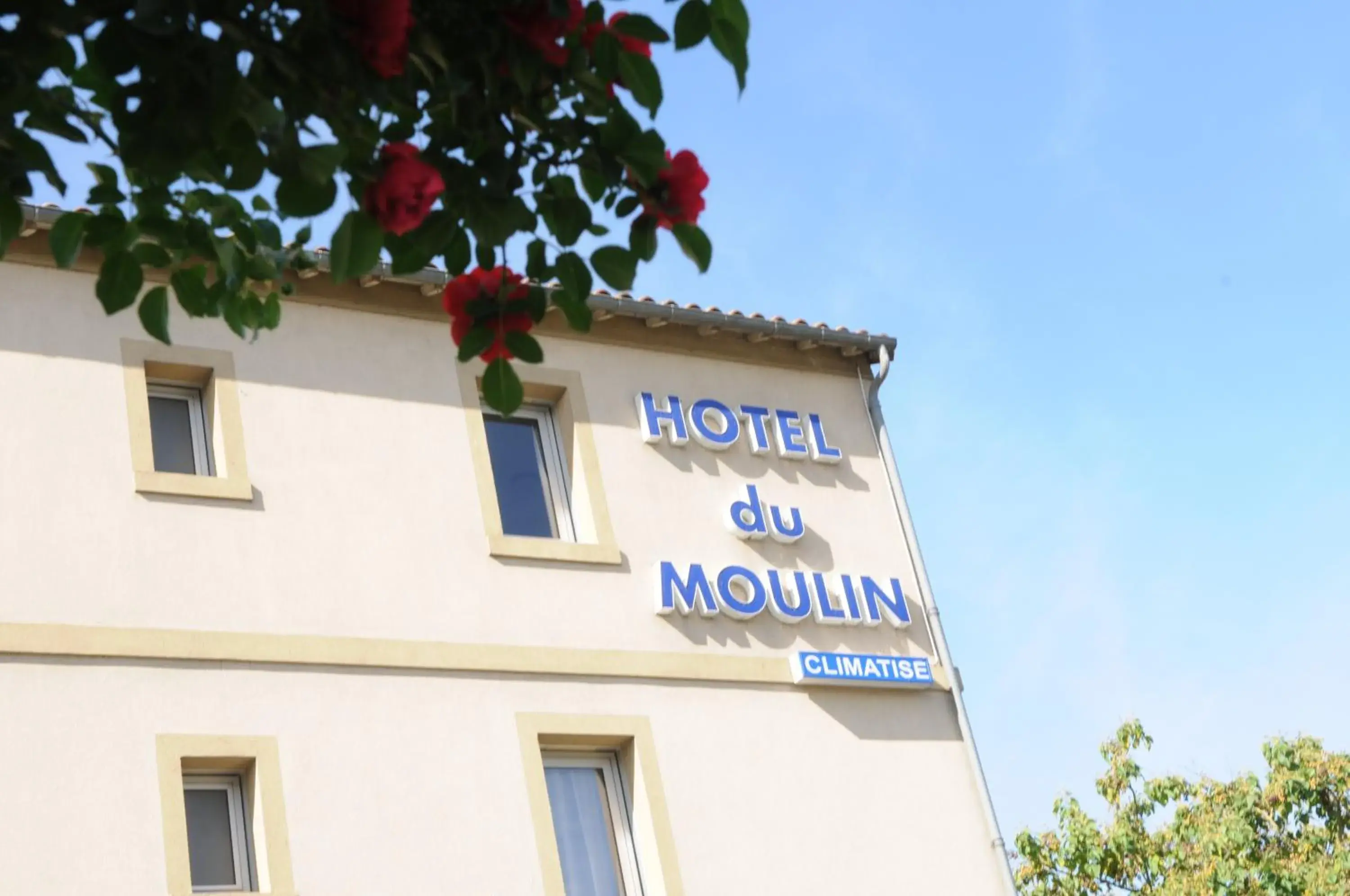 Day, Property Building in Hotel du Moulin