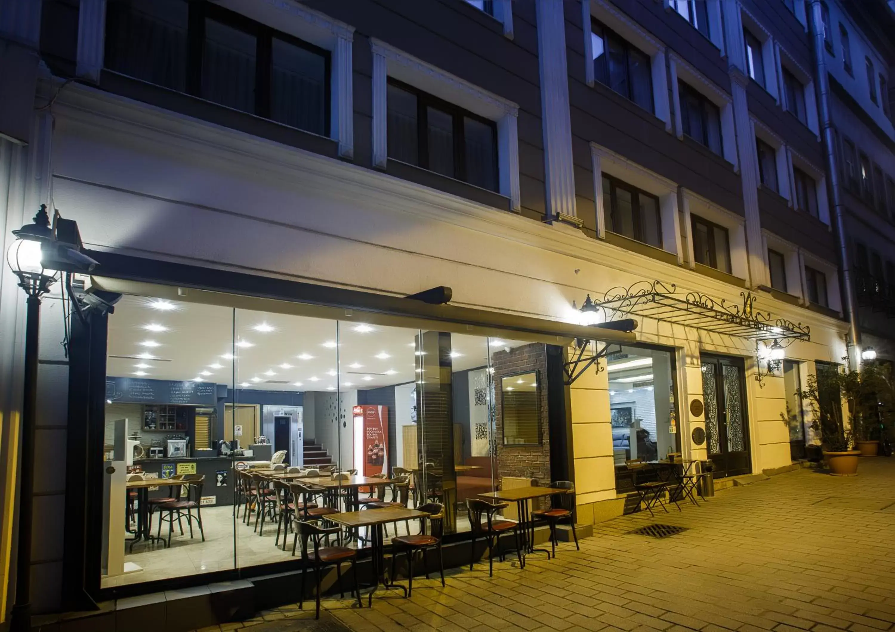 Restaurant/Places to Eat in P Galata Hotel - Special Category