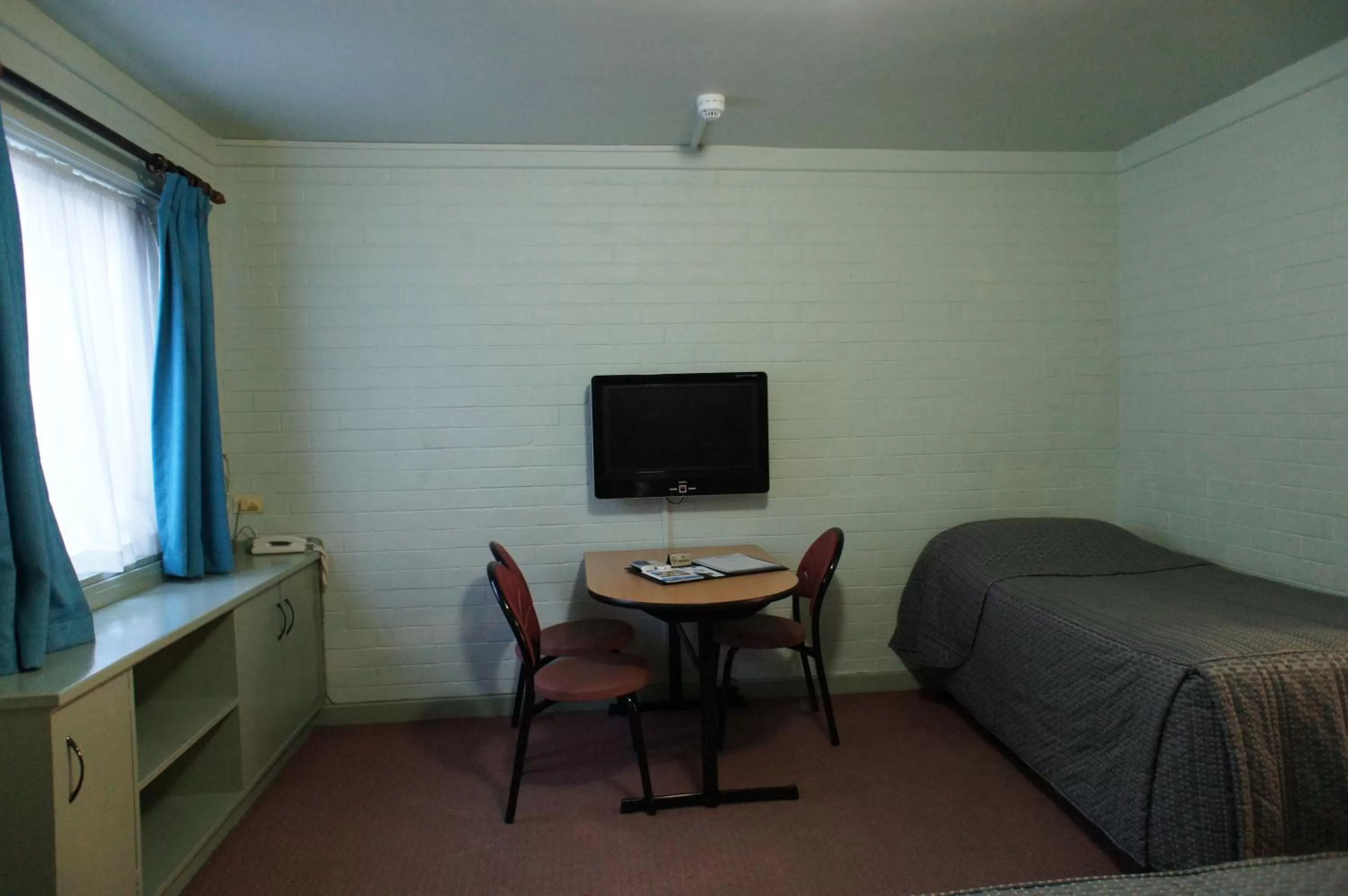 TV and multimedia, Bed in City Waters