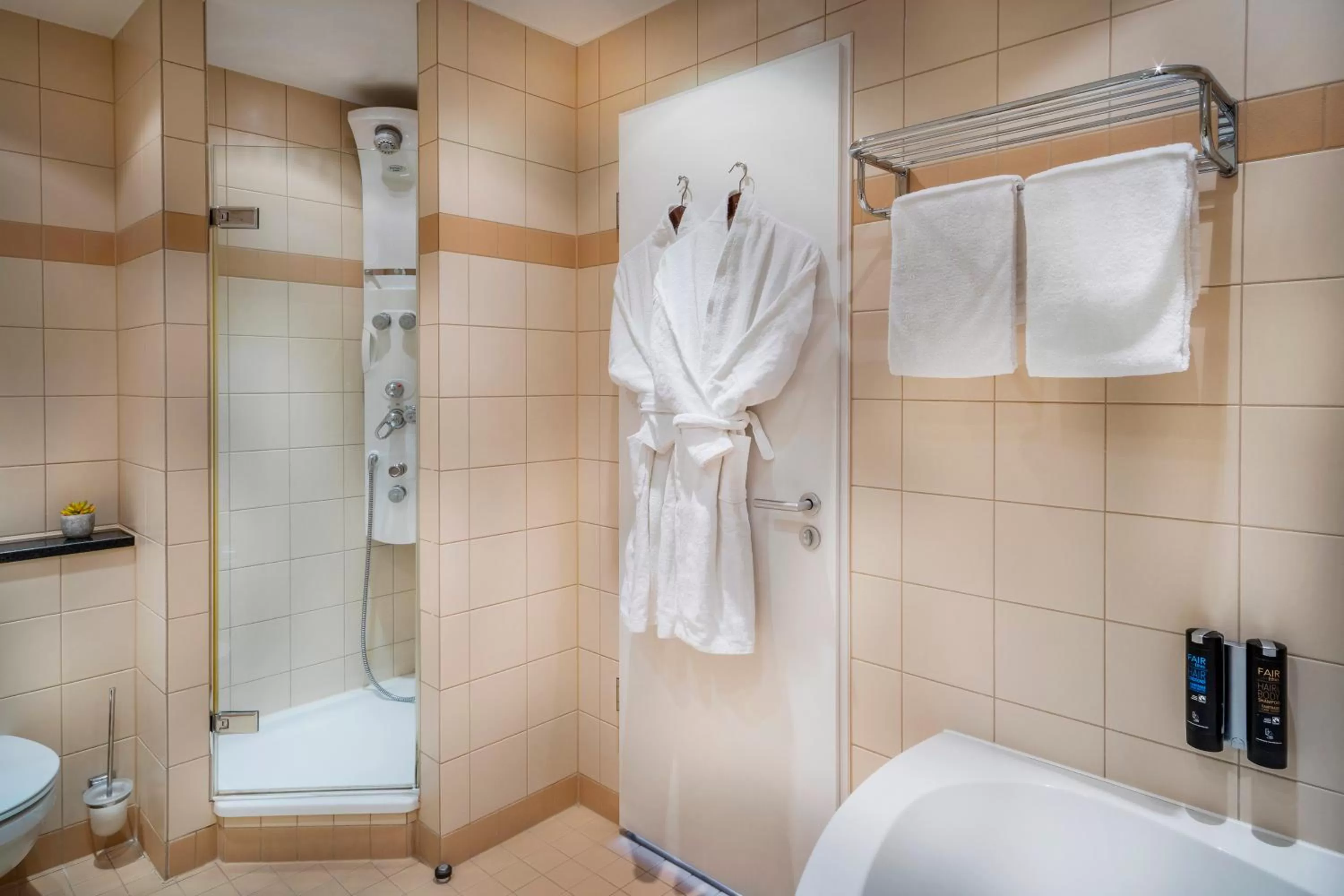 Bathroom in Hotel Frankfurt Messe Affiliated by Meliá