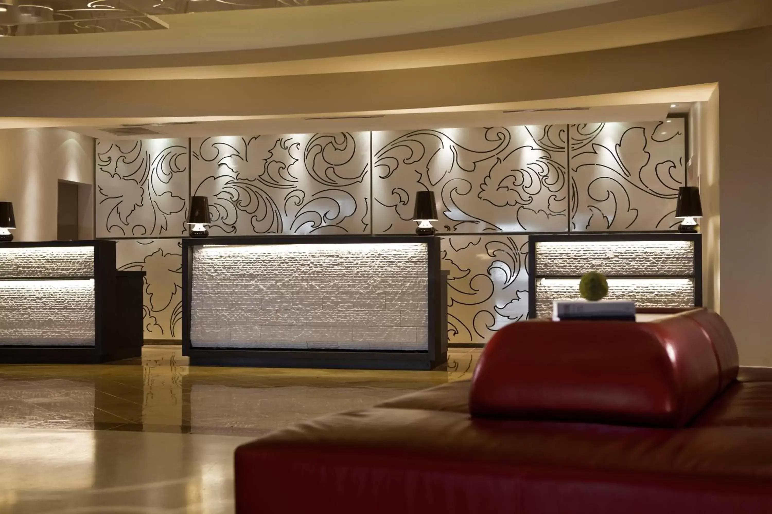 Lobby or reception, Bed in Renaissance Newark Airport Hotel