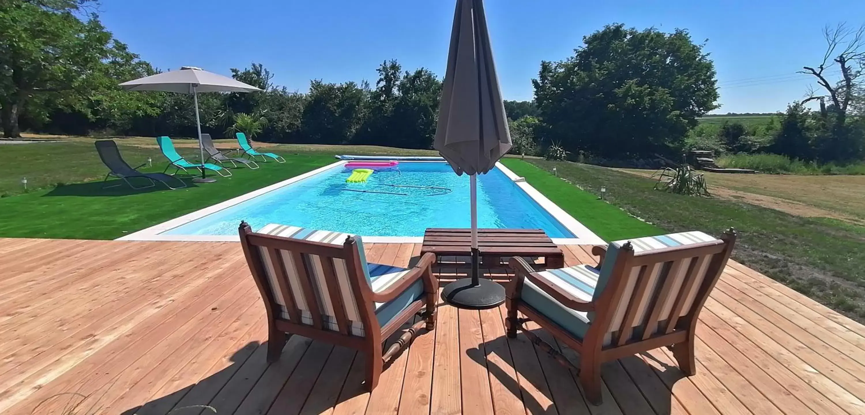 Garden view, Swimming Pool in Domaine de Gaïa, Piscine, Pétanque, Ping Pong, proche Saint-Emilion