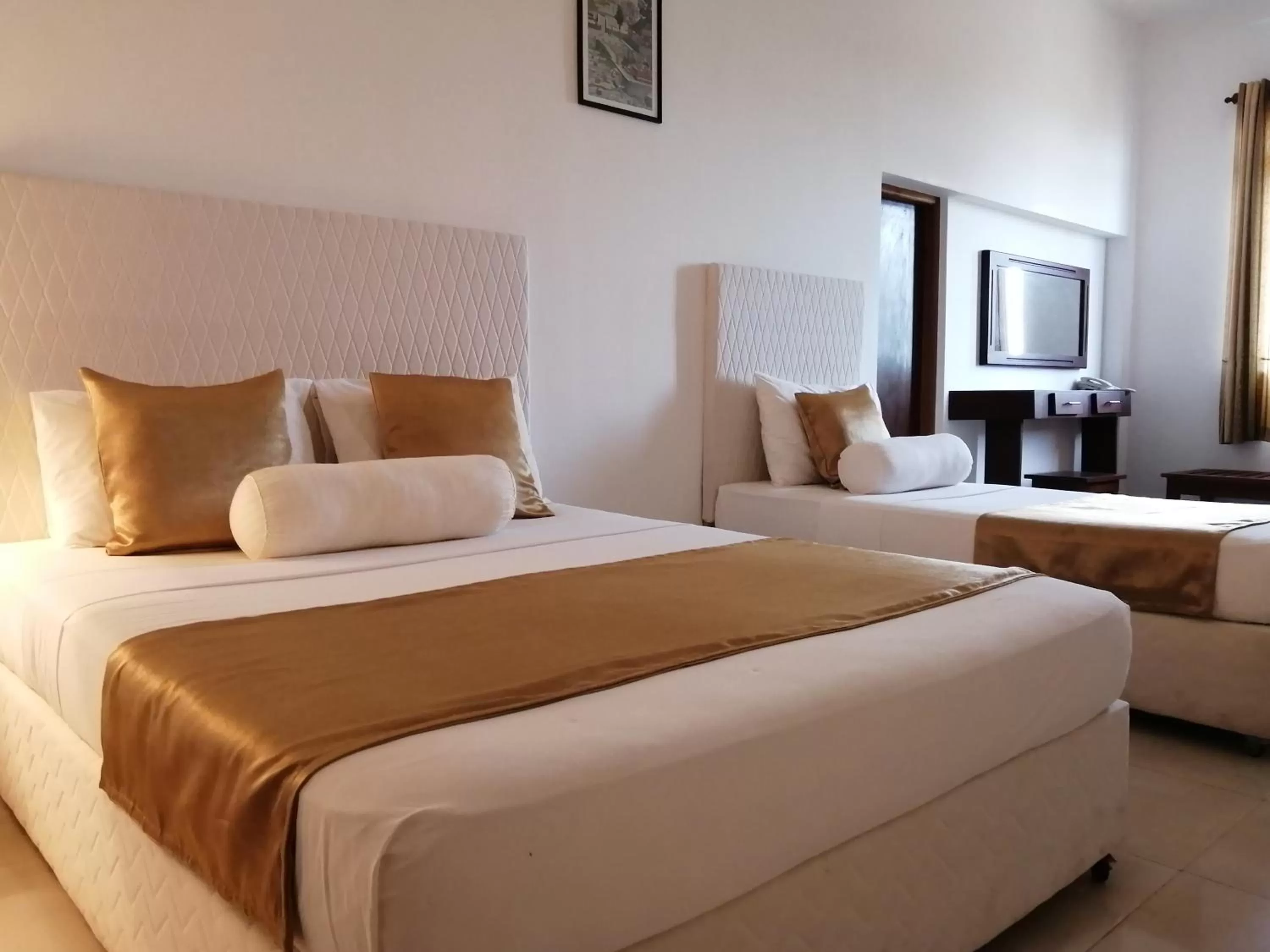 Bed in Kandy Unique Hotel